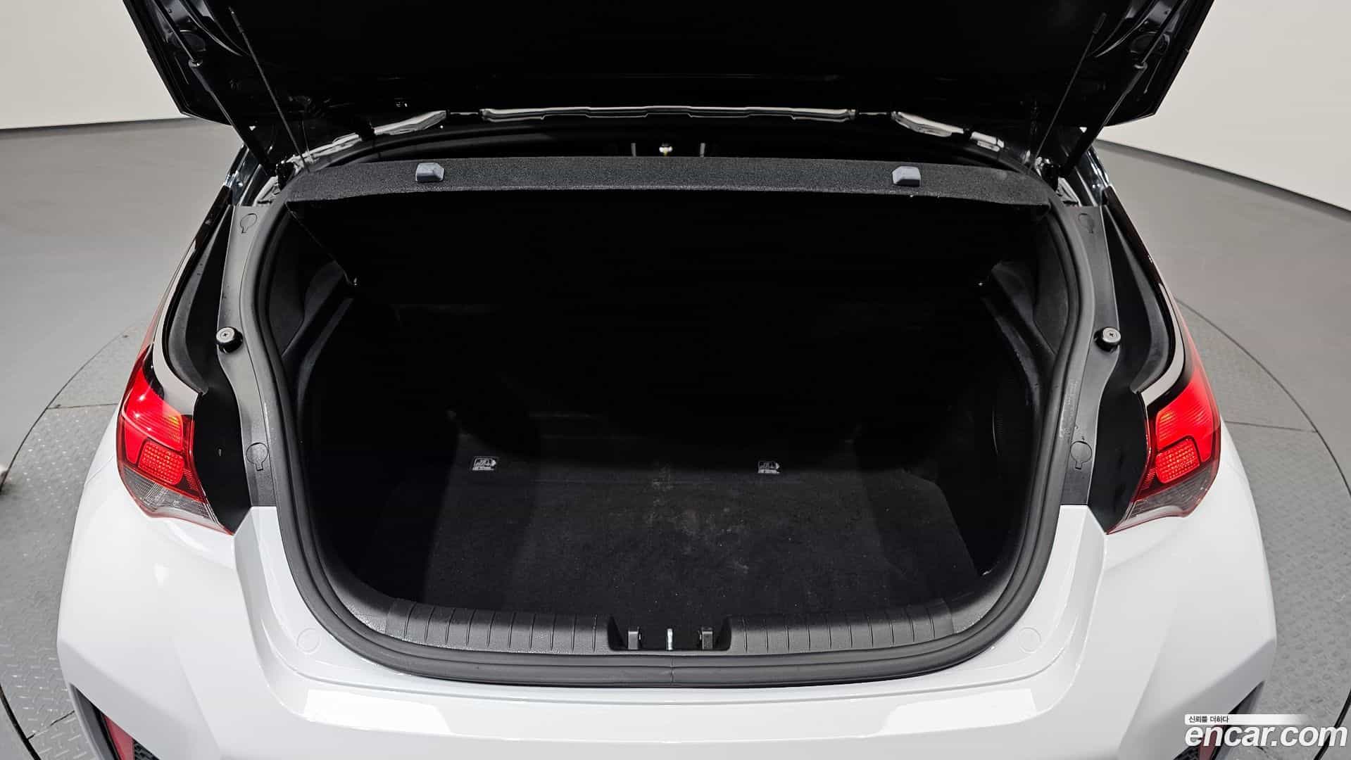 Veloster Hyundai 2019.10-OPTION-024