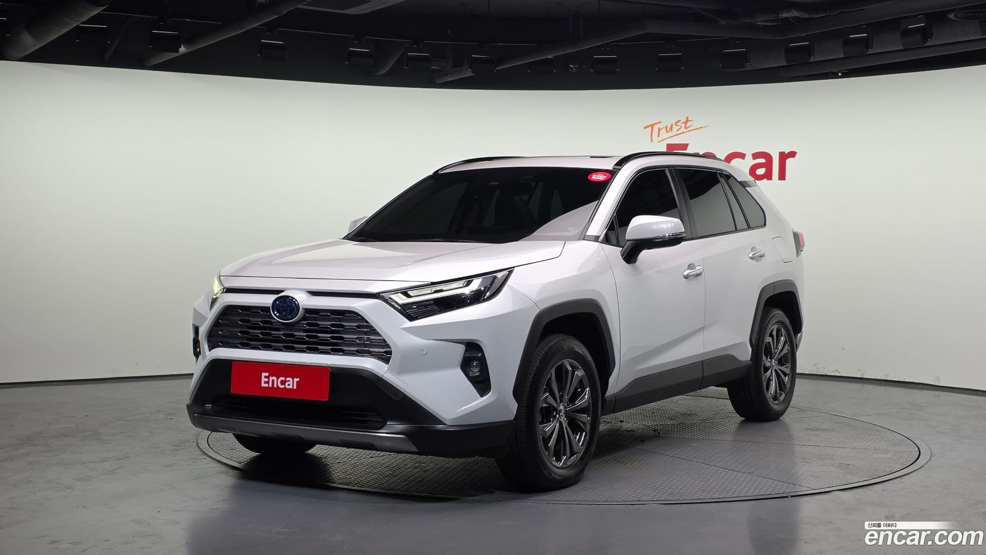 Main__Slider__Photo:RAV4 Toyota 2023.8-0