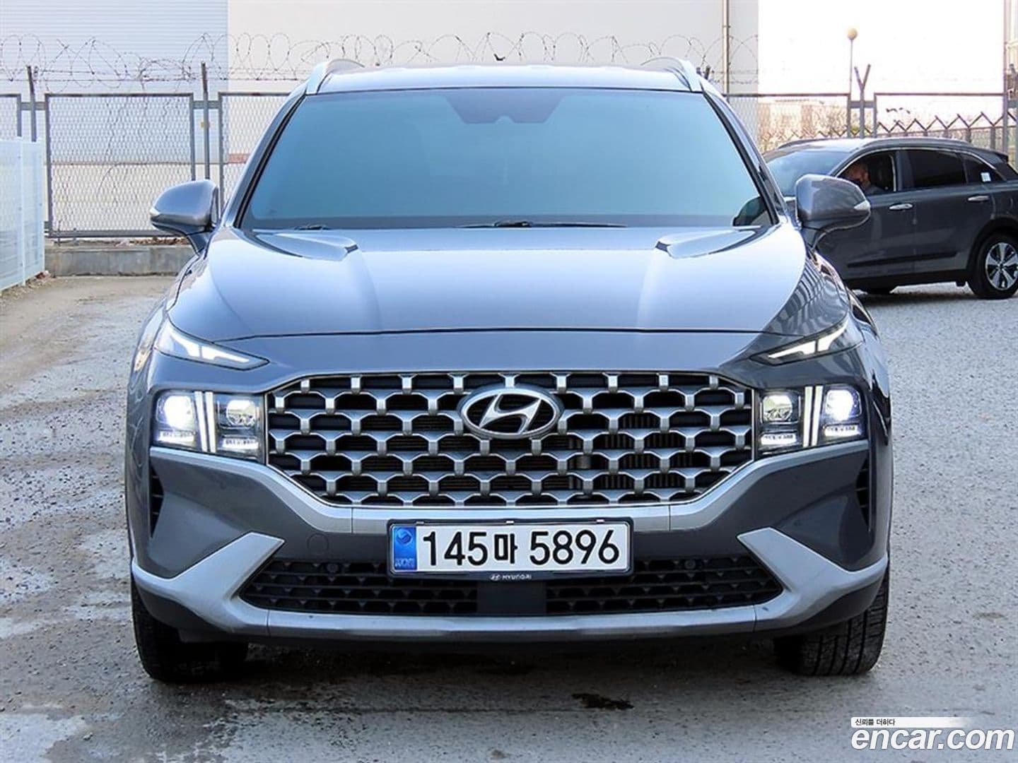 Main__Slider__Photo:Santafe Hyundai 2021.0-0