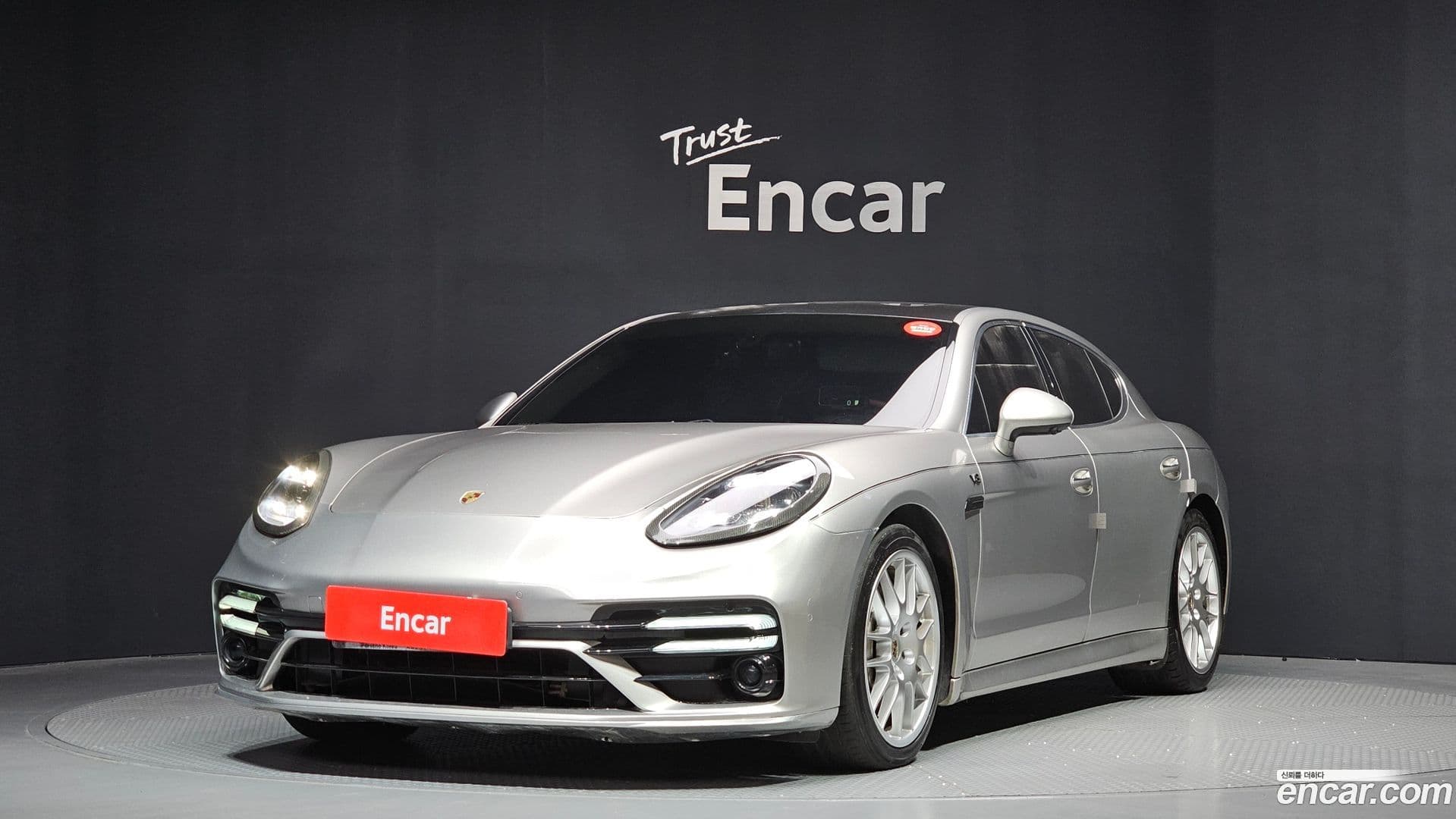 Main__Slider__Photo:Panamera Porsche 2011.0-0