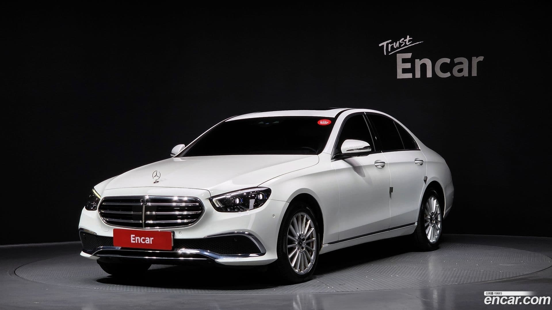 Main__Slider__Photo:E-Class Mercedes-Benz 2022.1-0