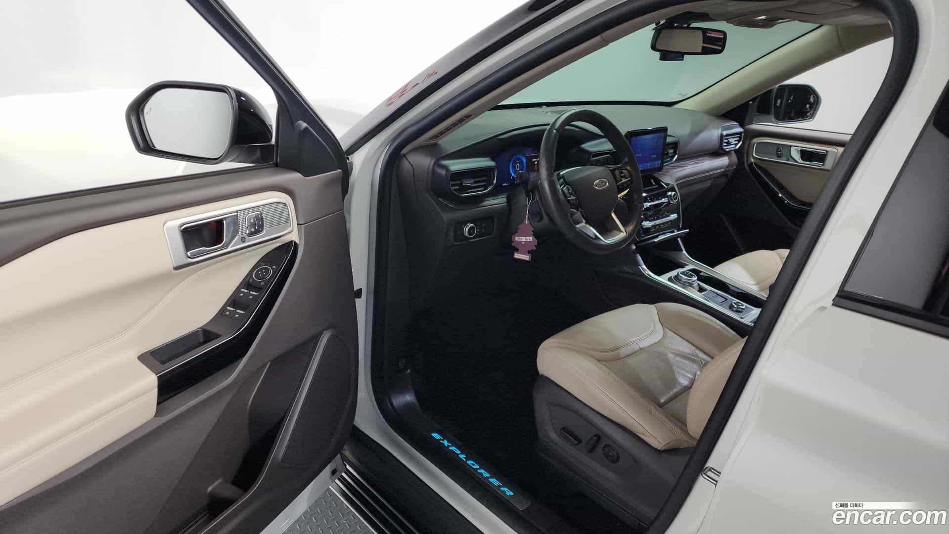 Explorer Ford 2021.11-INNER-010