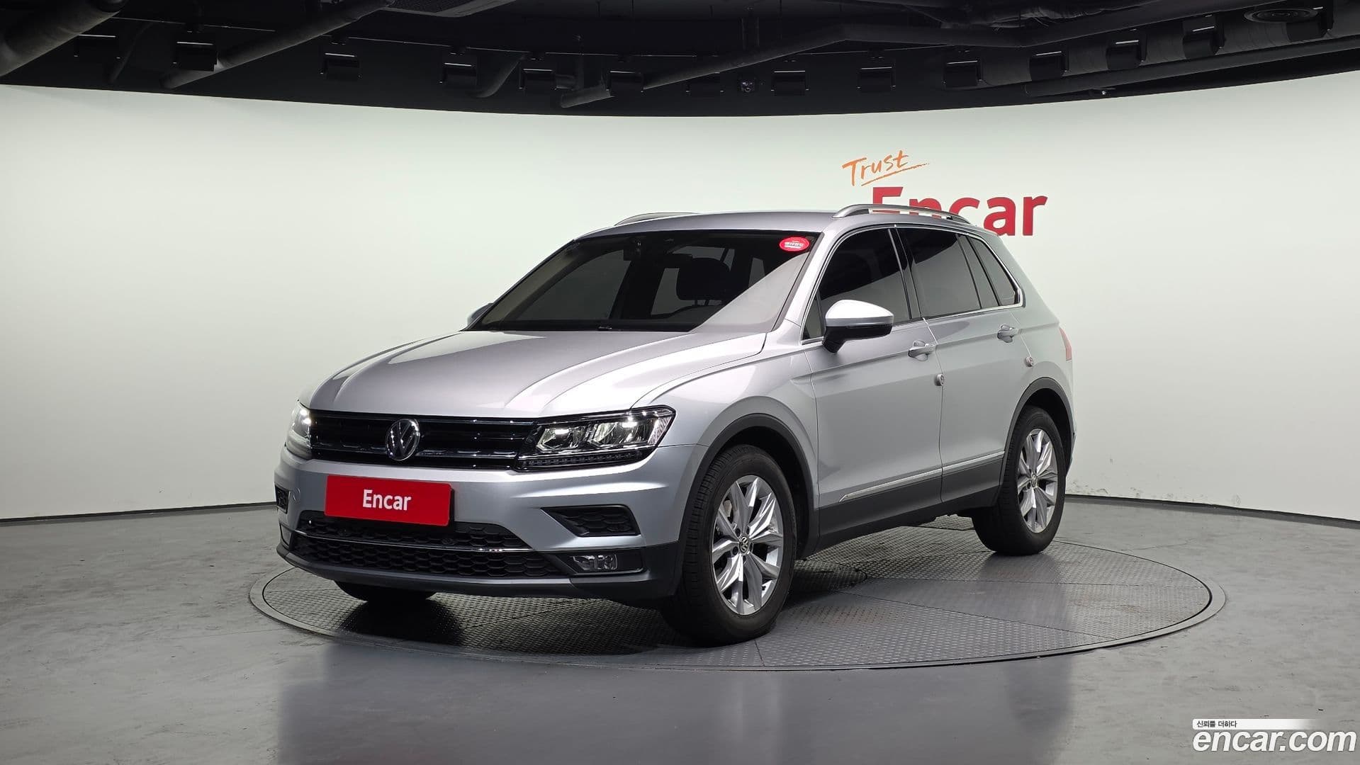 Main__Slider__Photo:Tiguan Volkswagen 2018.4-0