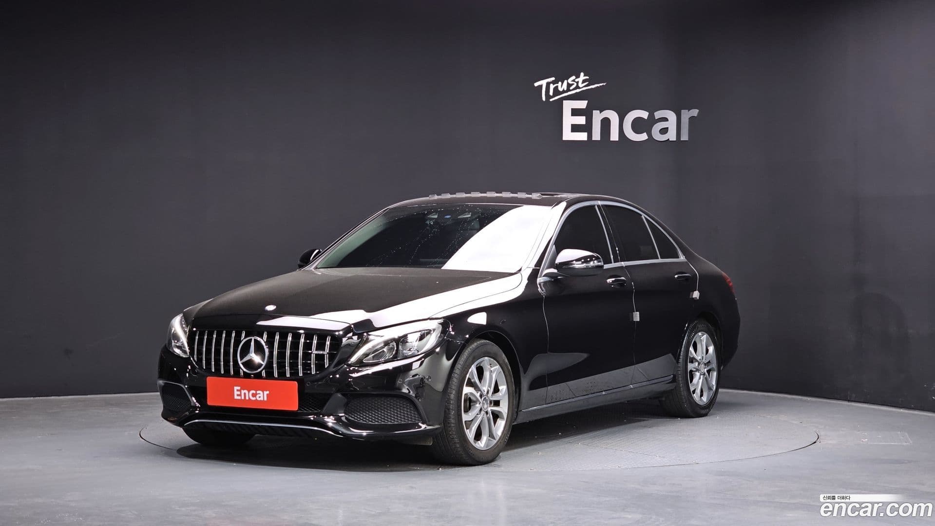 Main__Slider__Photo:C-Class Mercedes-Benz 2015.7-0
