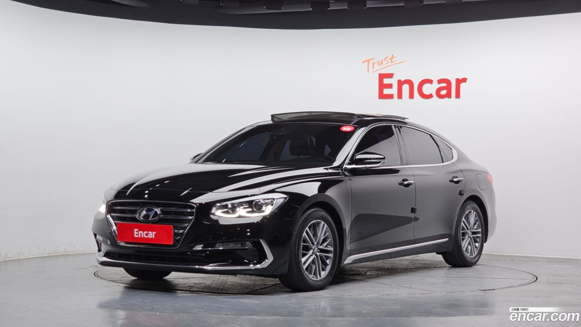 Main__Slider__Photo:Grandeur Hyundai 2017.1-0