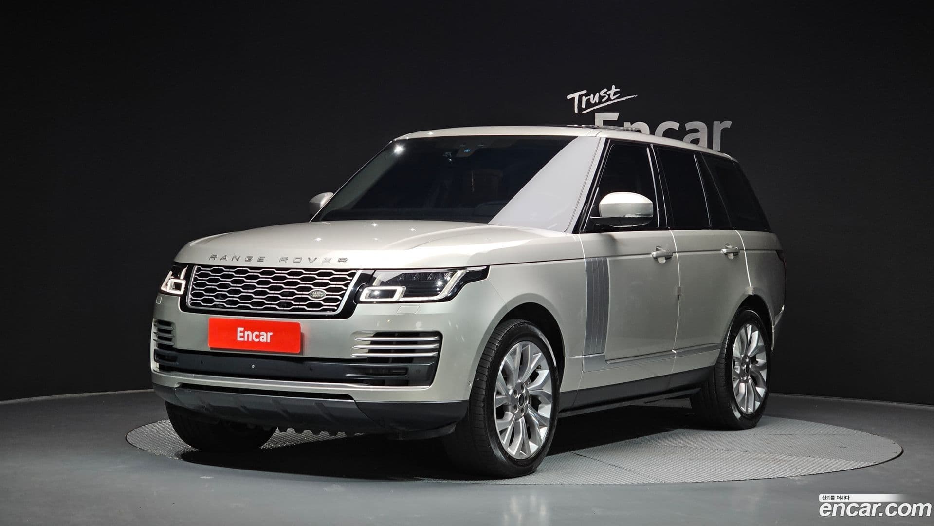 Main__Slider__Photo:Range Rover Land Rover 2018.5-0