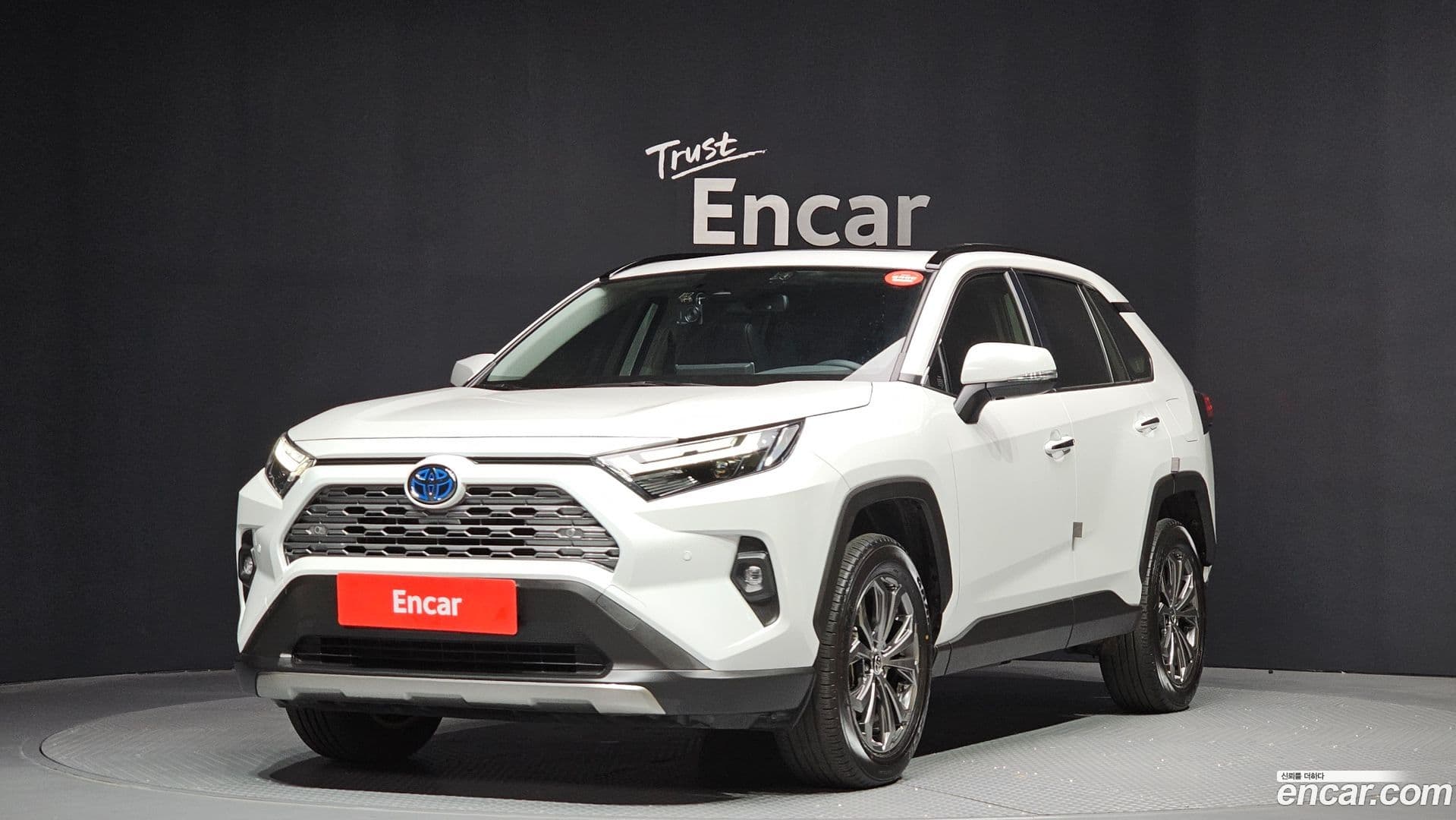 Main__Slider__Photo:RAV4 Toyota 2024.1-0