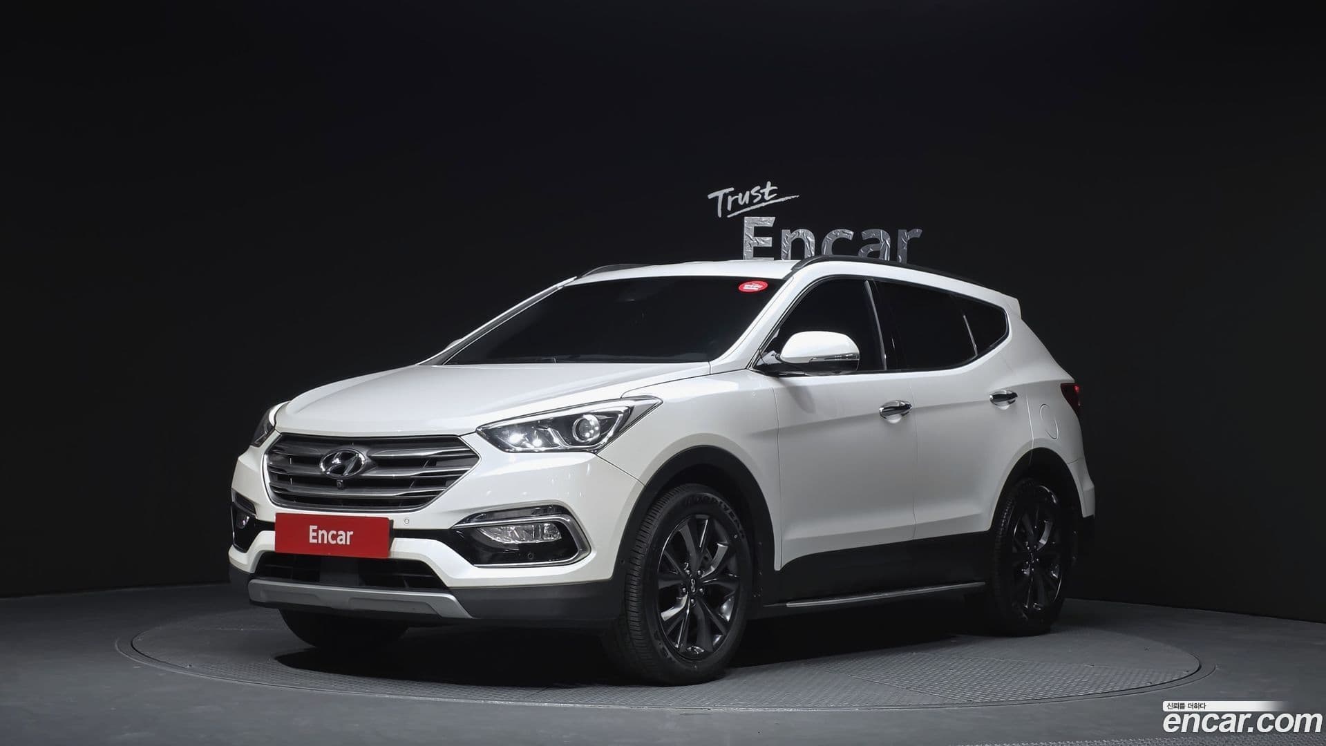 Main__Slider__Photo:Santafe Hyundai 2015.5-0