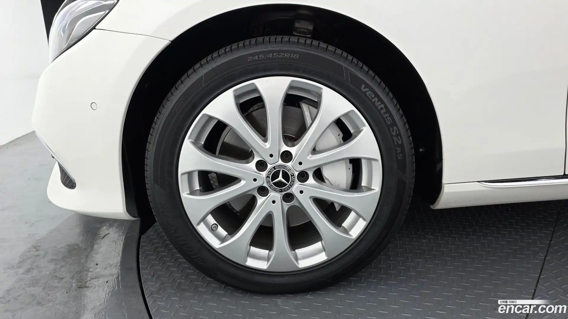 E-Class Mercedes-Benz 2017.10-OUTER-005