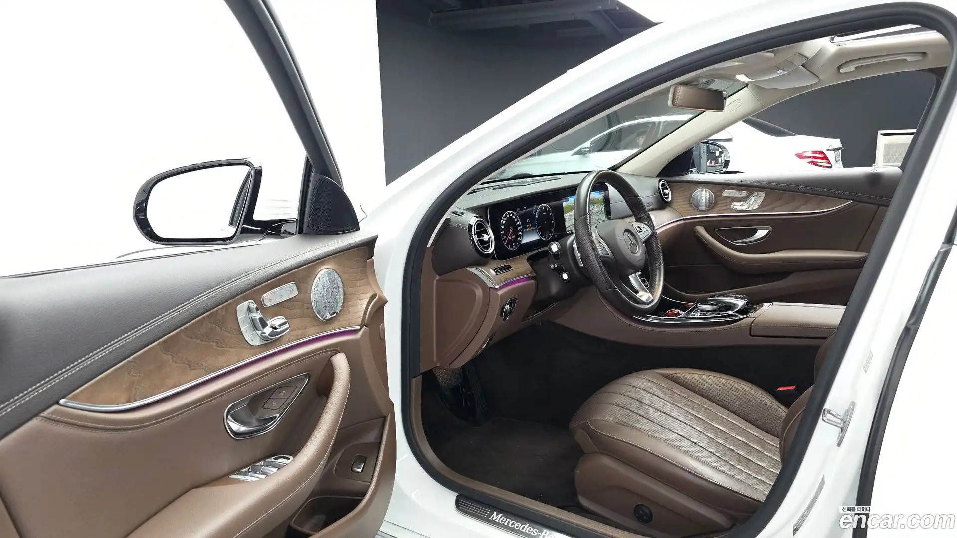E-Class Mercedes-Benz 2017.10-OPTION-015