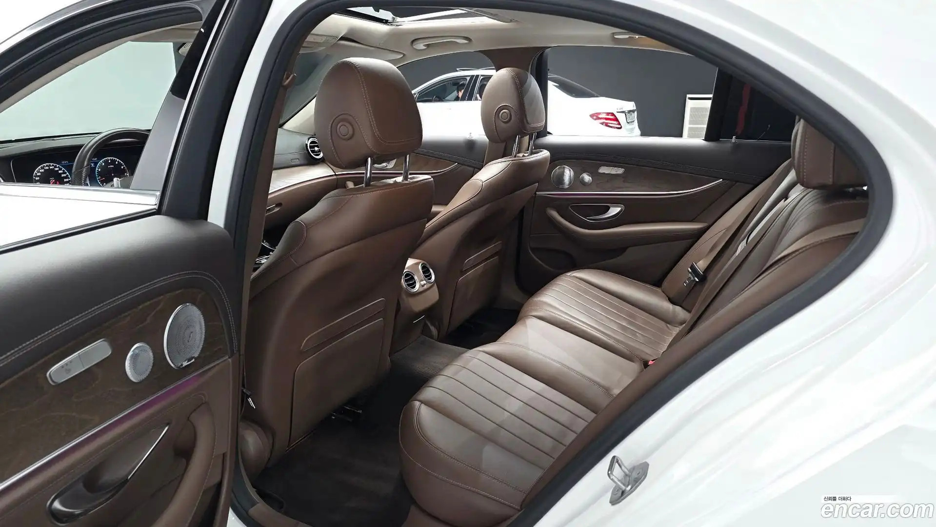 E-Class Mercedes-Benz 2017.10-OPTION-016