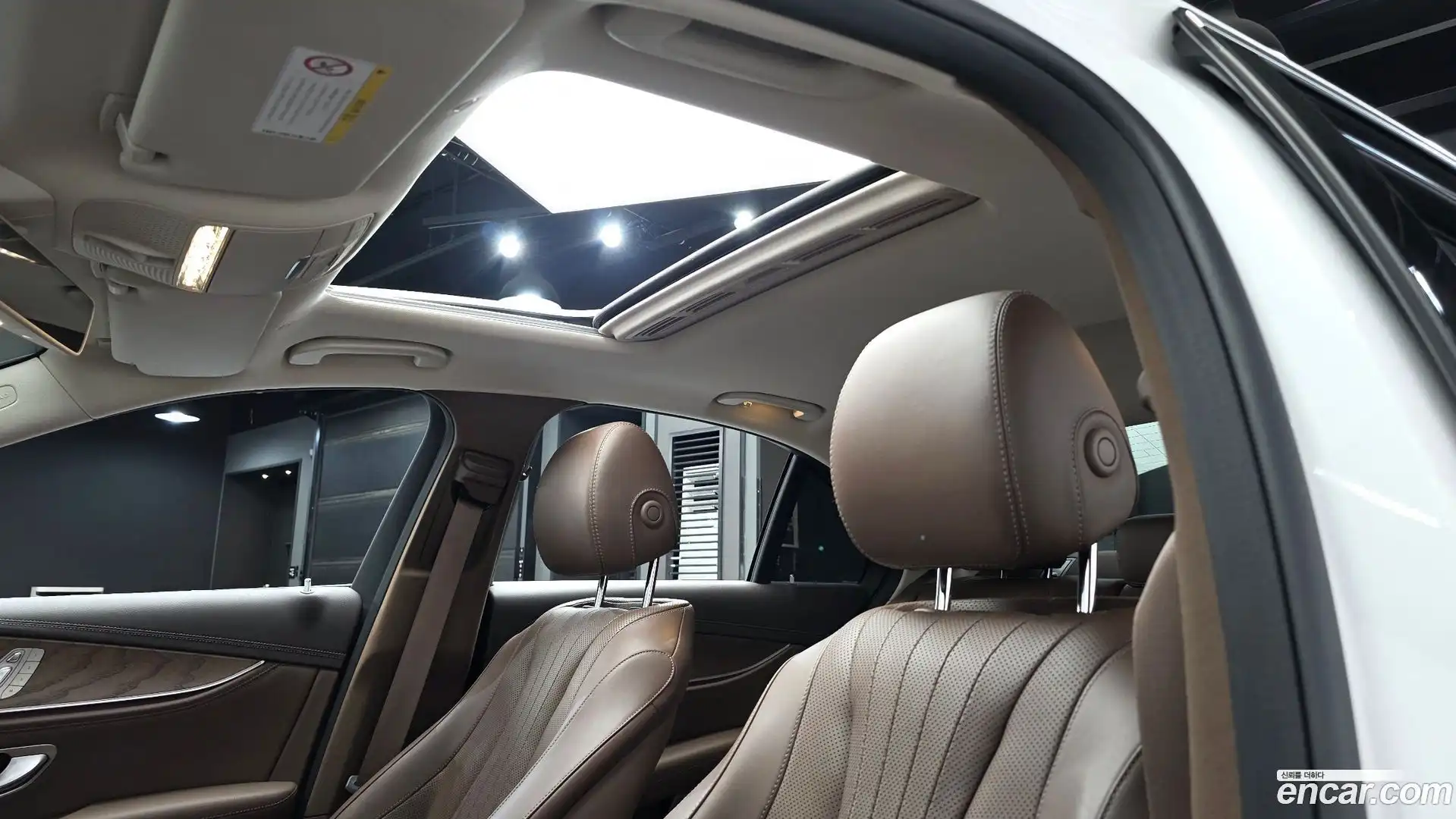 E-Class Mercedes-Benz 2017.10-OPTION-020