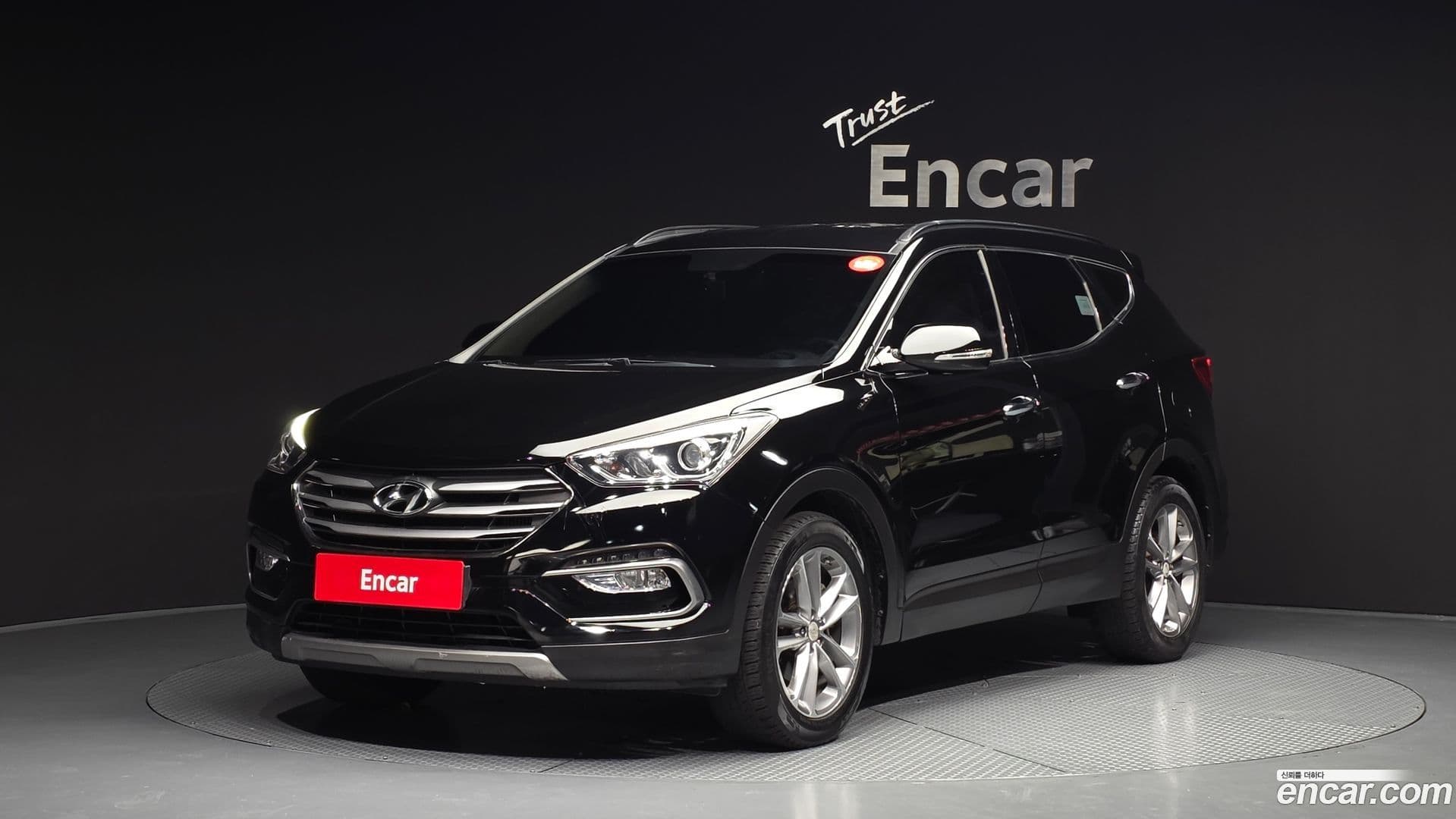 Main__Slider__Photo:Santafe Hyundai 2017.0-0