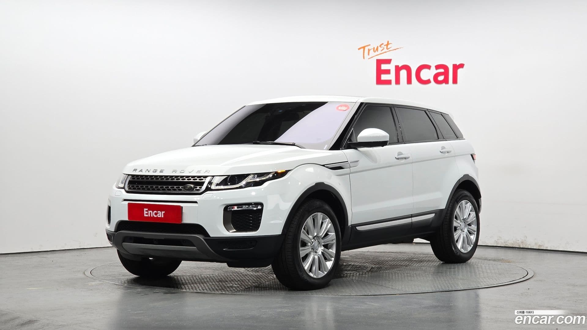 Main__Slider__Photo:Range Rover Evoque Land Rover 2017.9-0