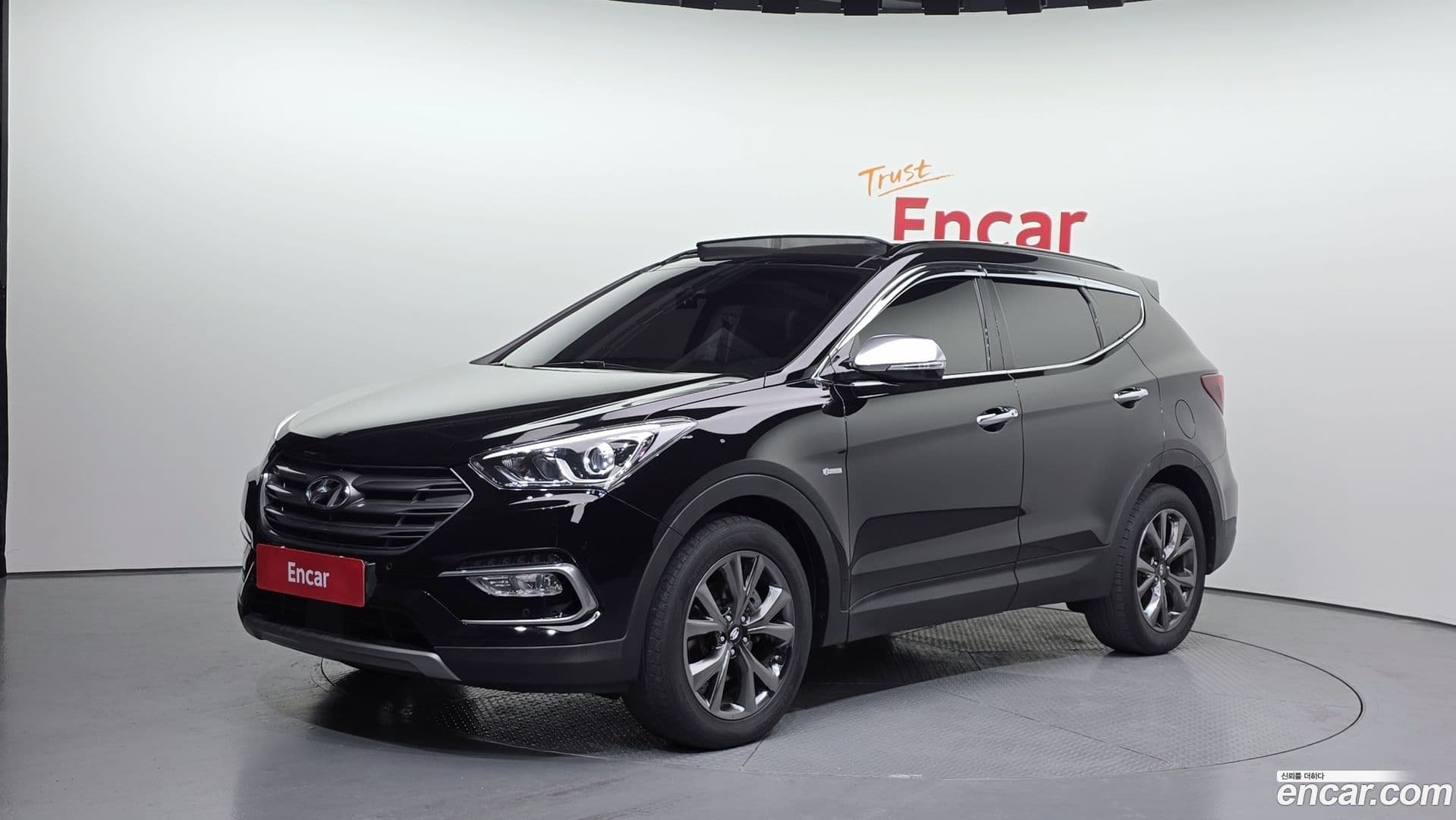 Main__Slider__Photo:Santafe Hyundai 2017.0-0