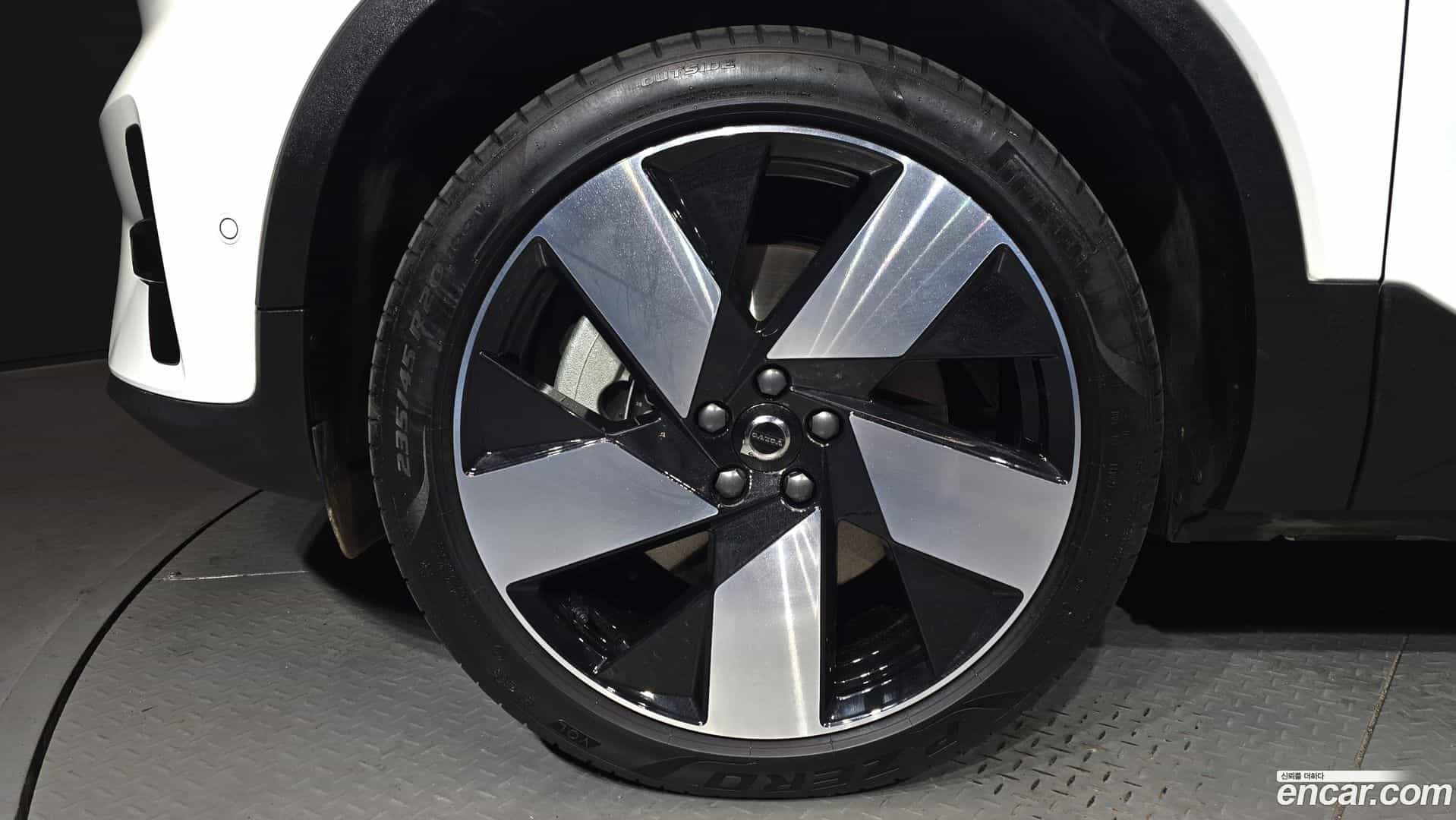 XC40 Volvo 2024.10-OUTER-005