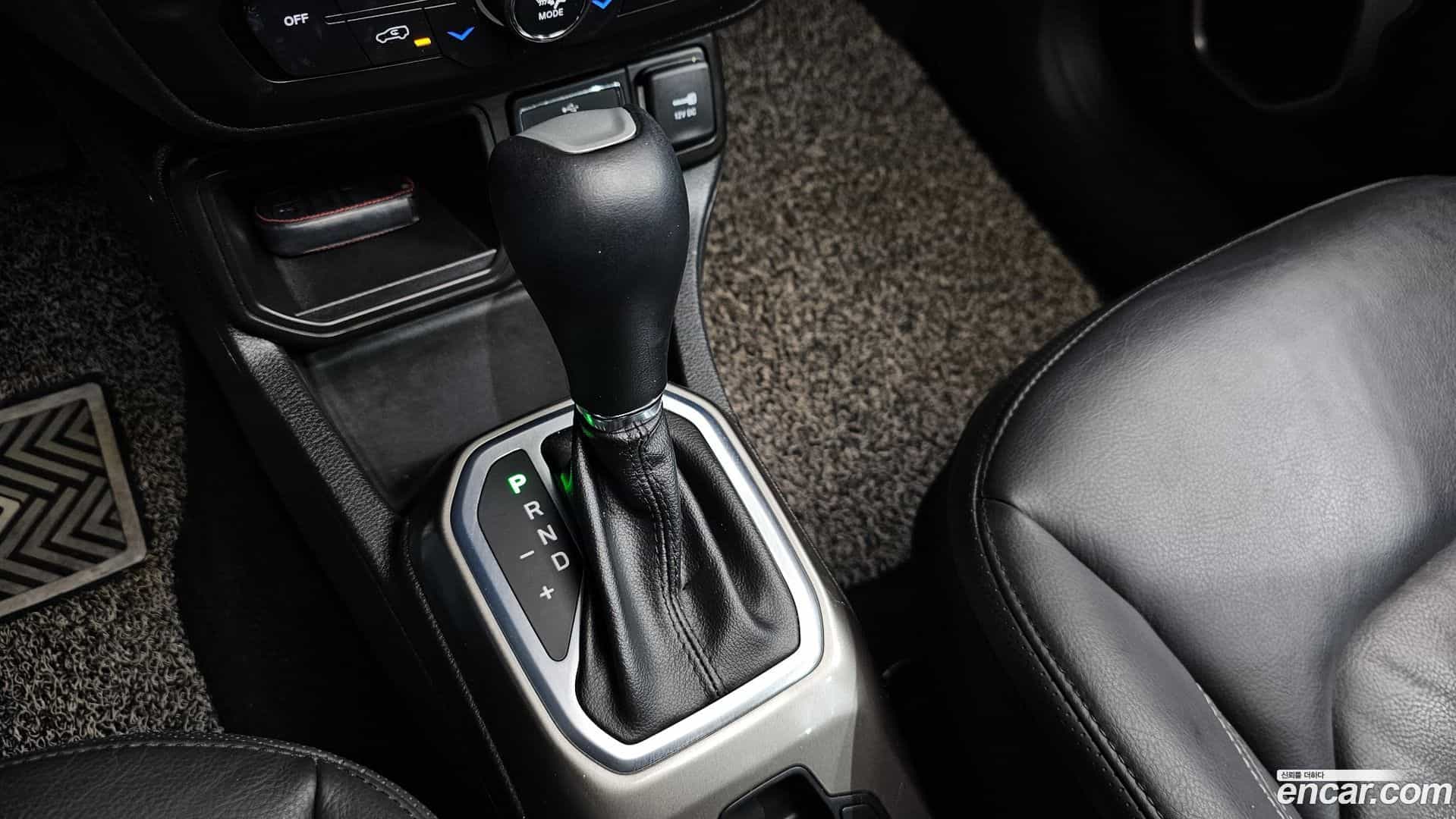 Renegade Jeep 2019.5-INNER-009