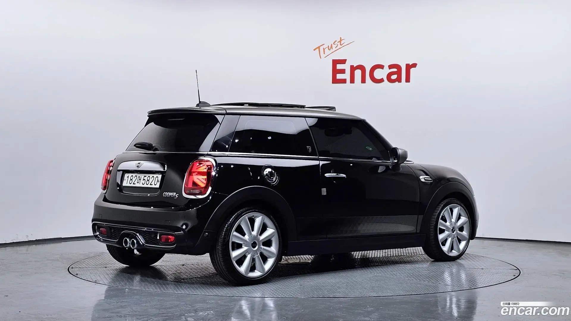Main__Slider__Photo:Cooper Mini 2020.11-1