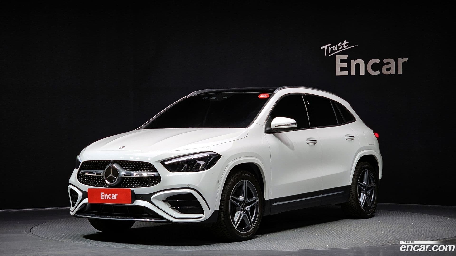 Main__Slider__Photo:GLA-Class Mercedes-Benz 2023.11-0