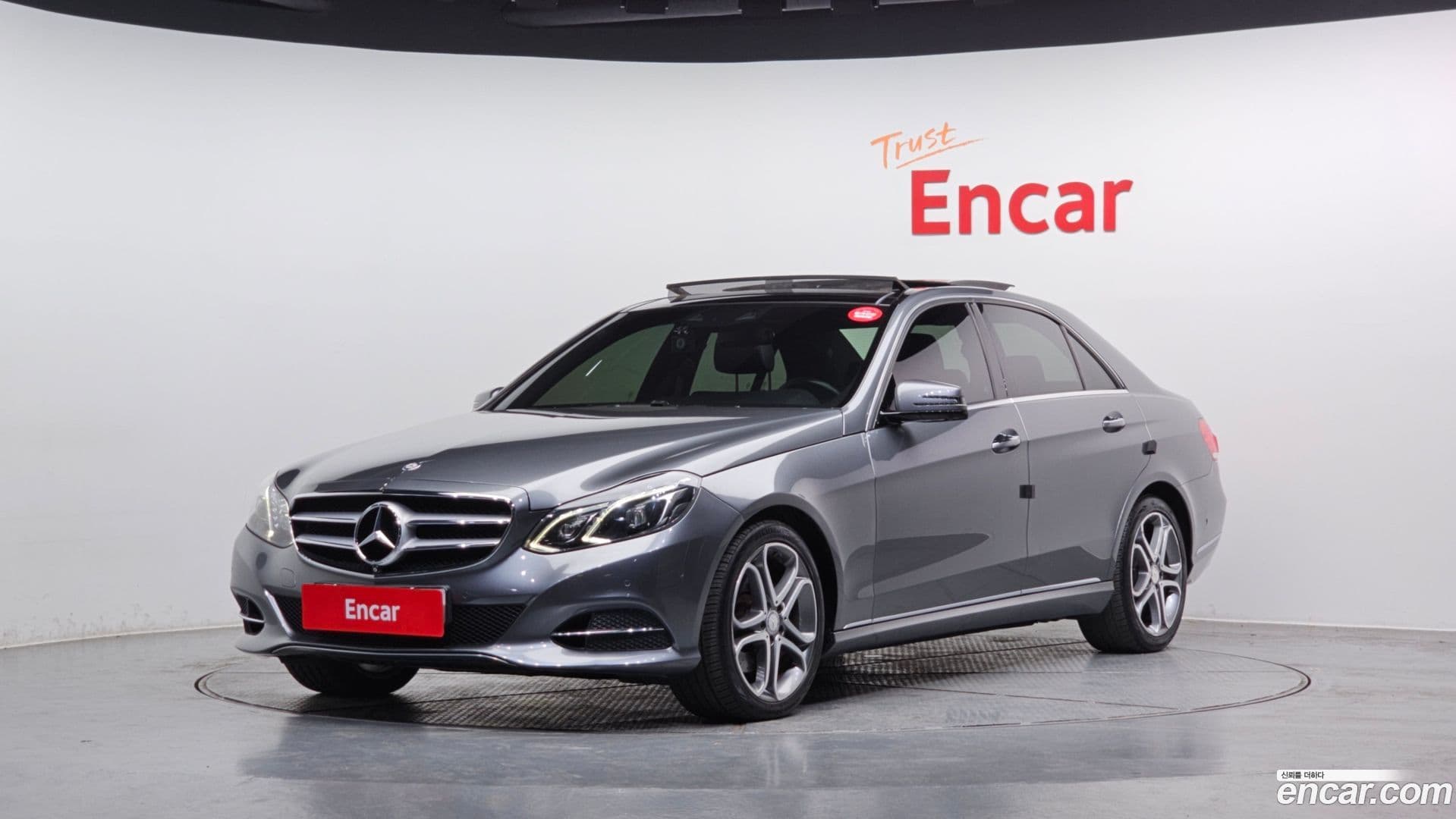 Main__Slider__Photo:E-Class Mercedes-Benz 2015.10-0