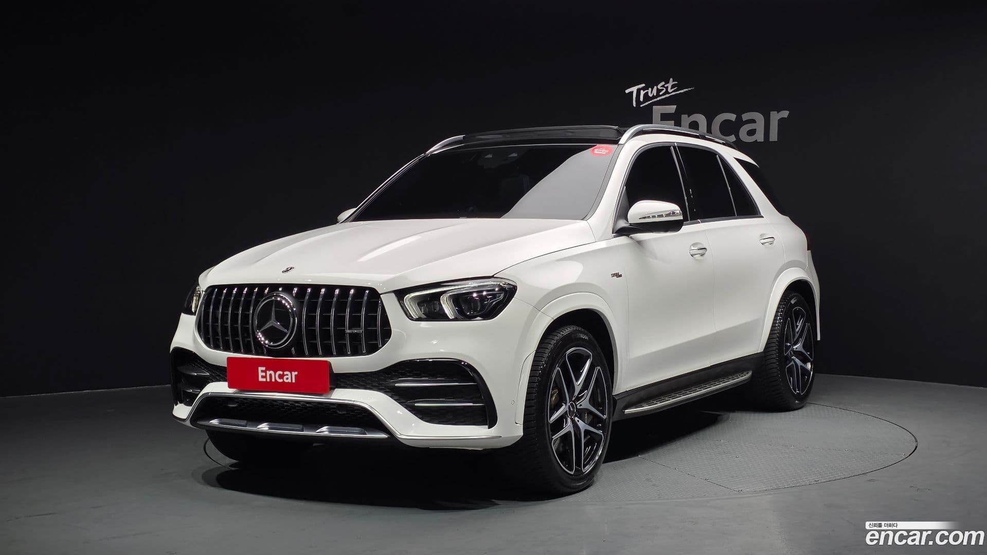 Main__Slider__Photo:GLE-Class Mercedes-Benz 2023.4-0