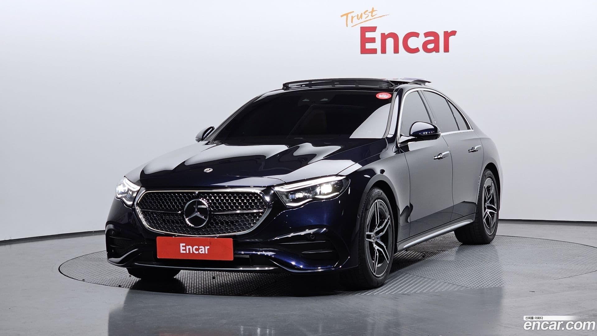 Main__Slider__Photo:E-Class Mercedes-Benz 2024.1-0