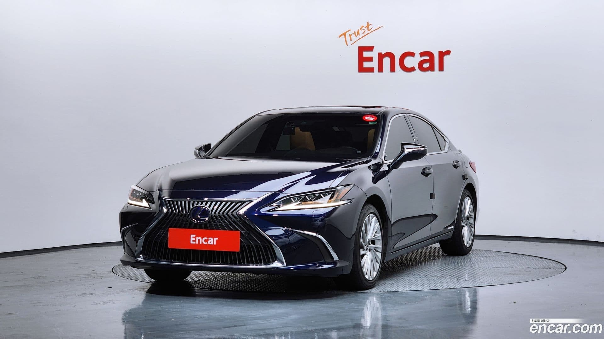 Main__Slider__Photo:ES Lexus 2021.4-0