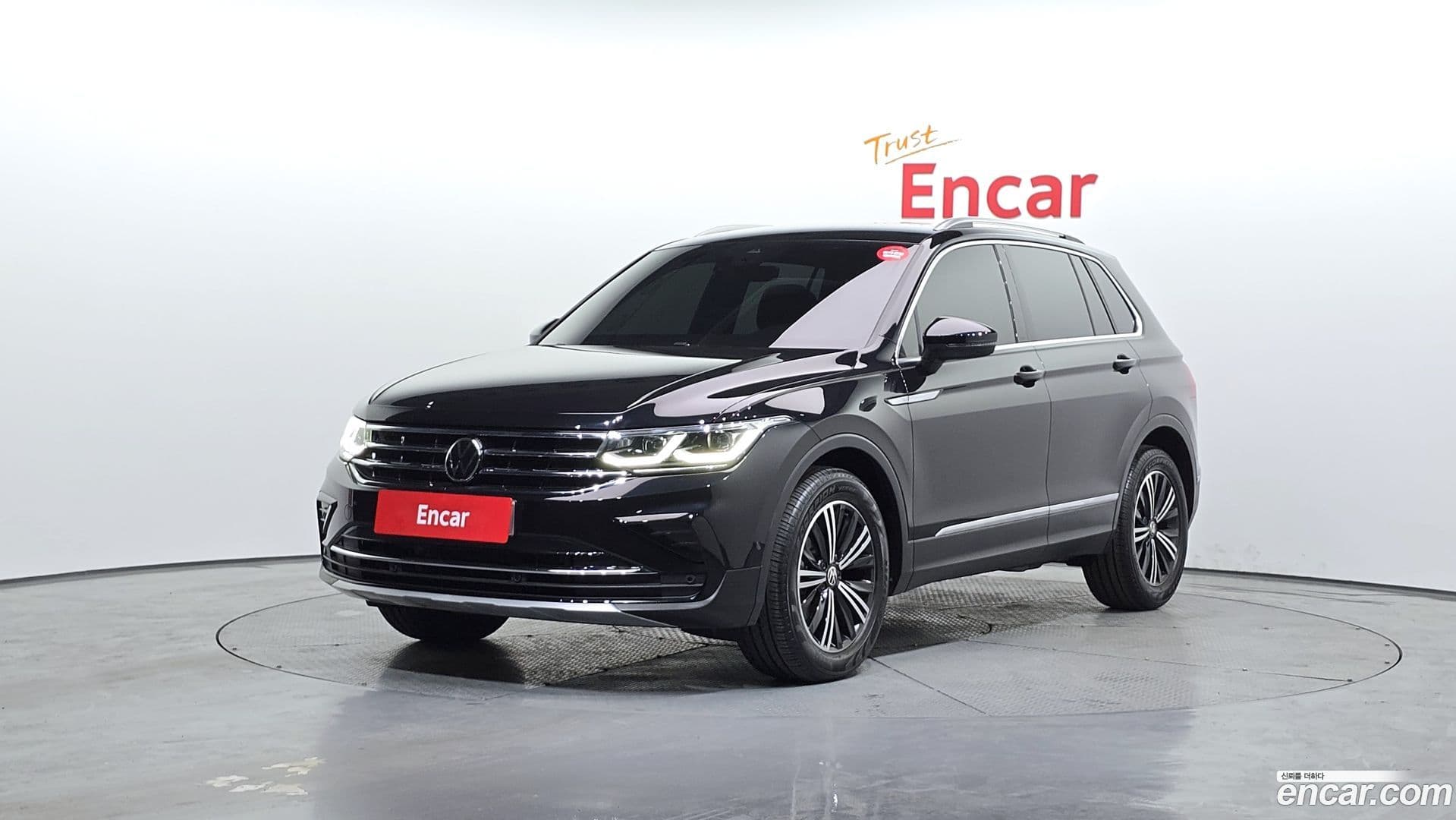 Main__Slider__Photo:Tiguan Volkswagen 2022.11-0