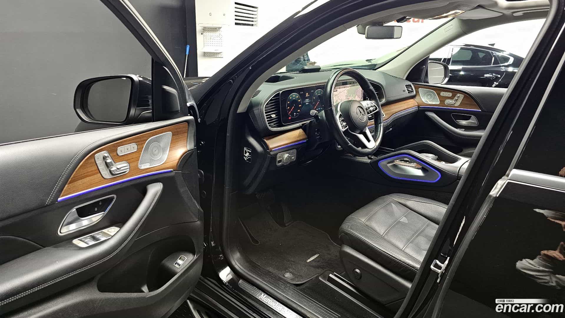 GLE-Class Mercedes-Benz 2020.6-INNER-010