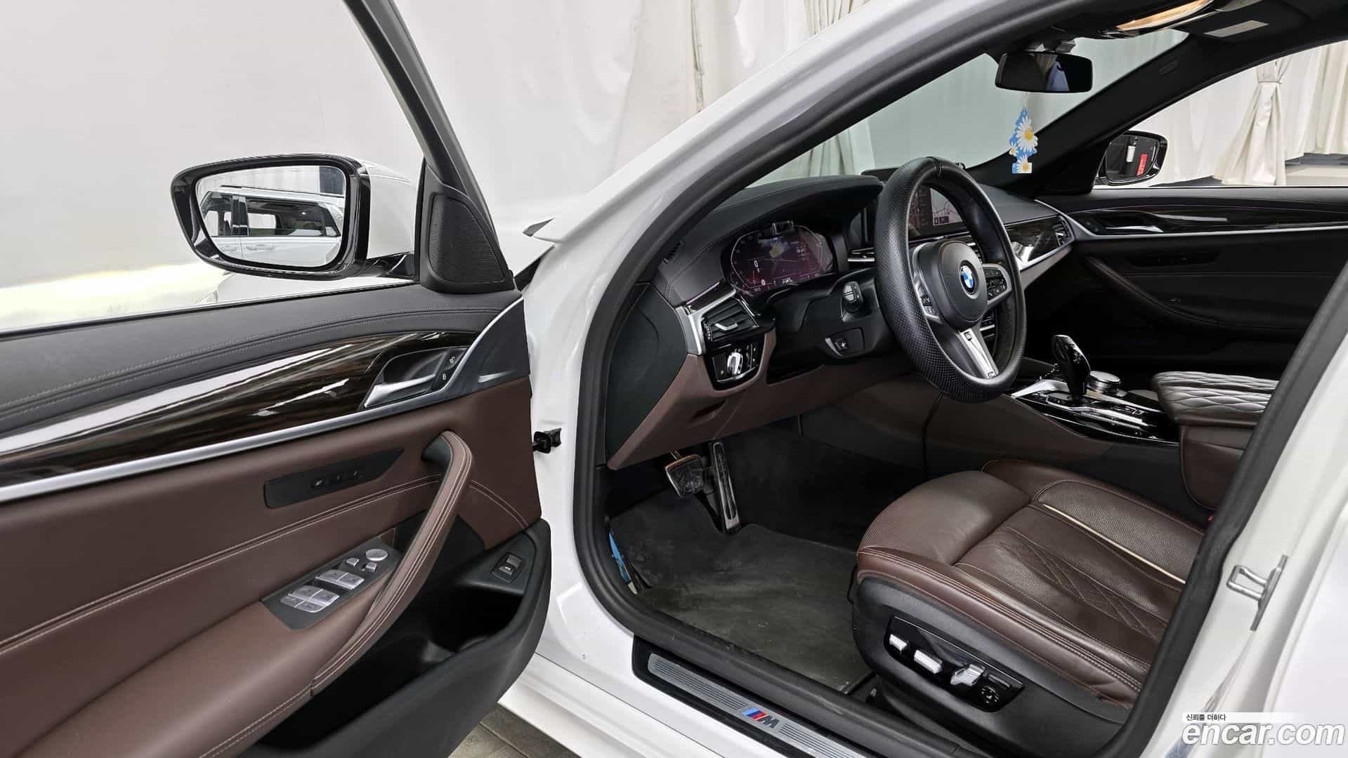 5-Series BMW 2022.1-INNER-010