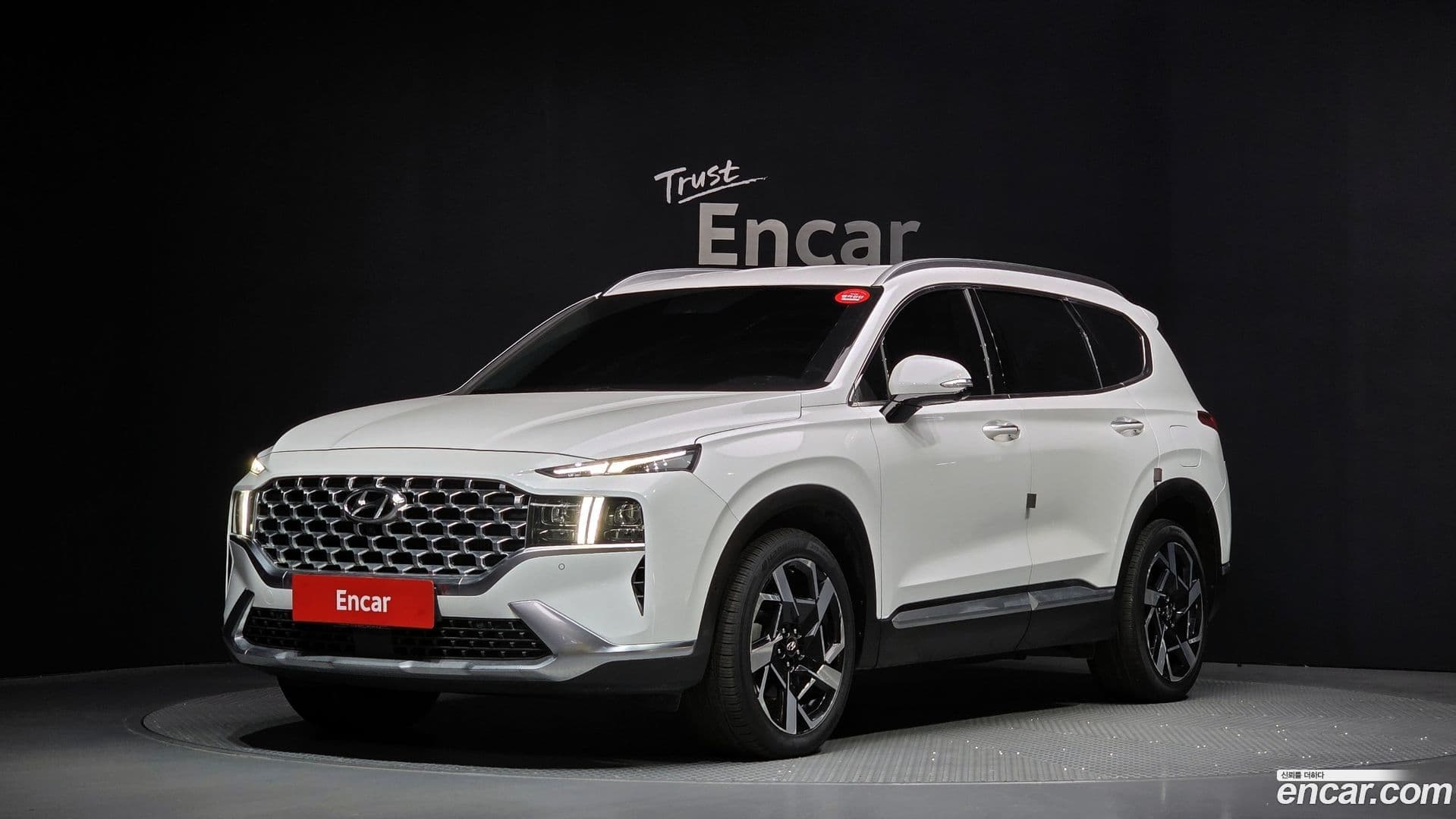 Main__Slider__Photo:Santafe Hyundai 2021.0-0