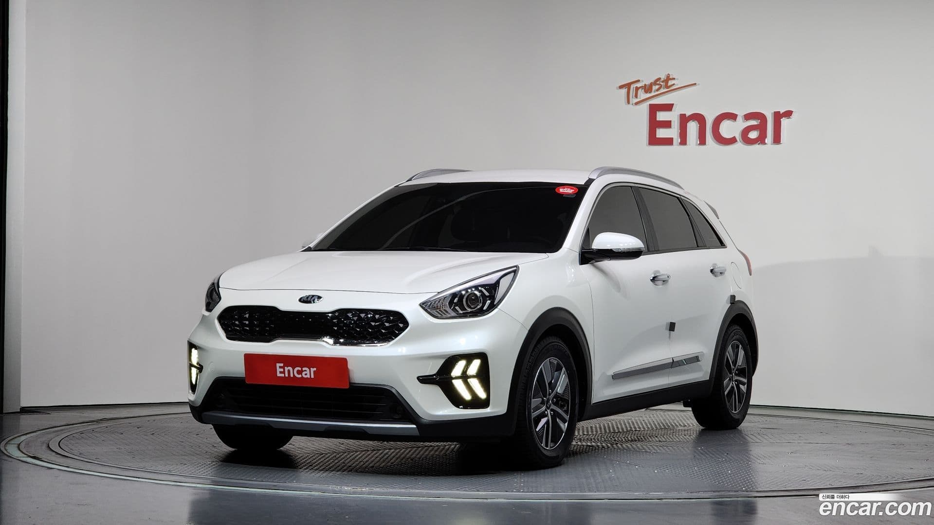 Main__Slider__Photo:Niro Kia 2019.3-0