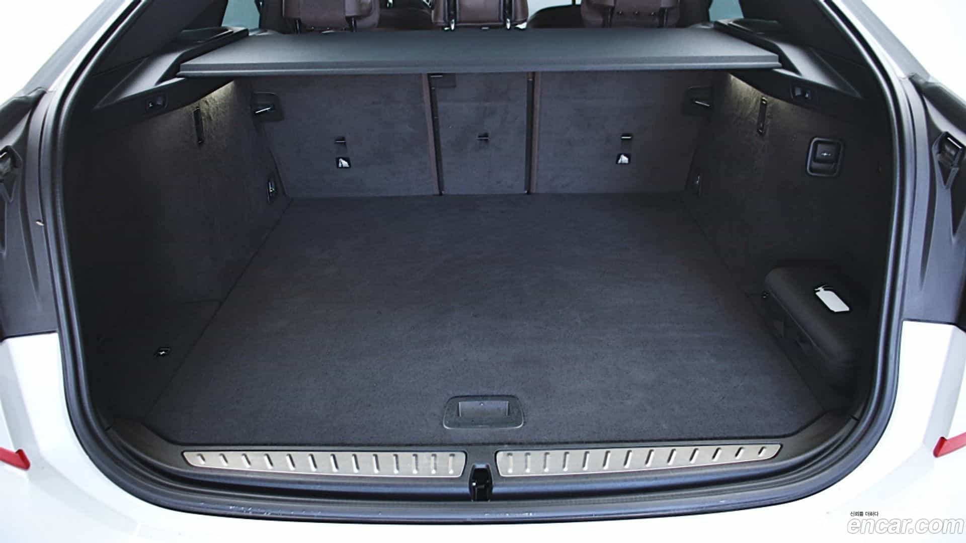Gran Turismo BMW 2022.2-INNER-007