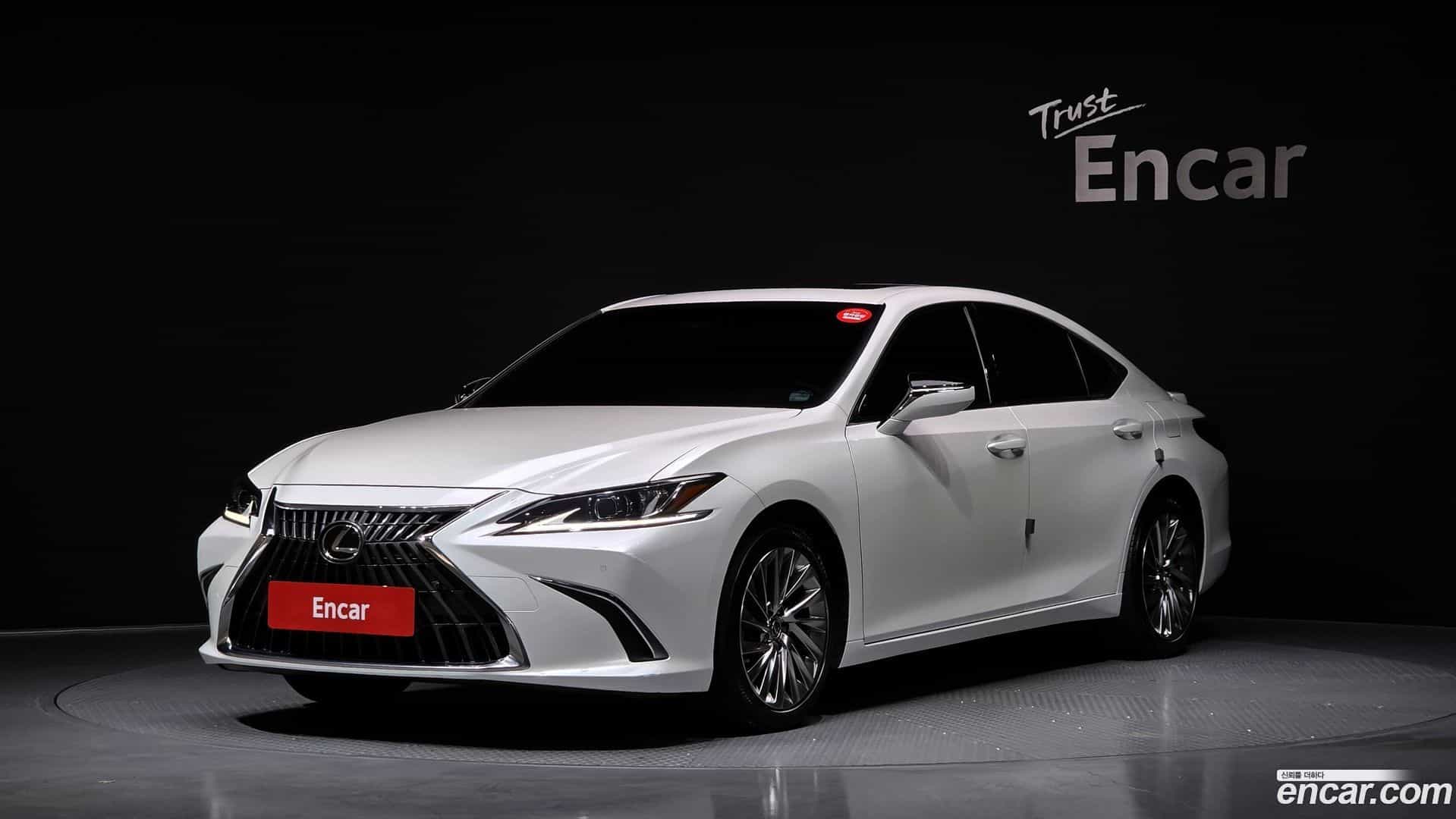 ES Lexus 2023.7-OUTER-001