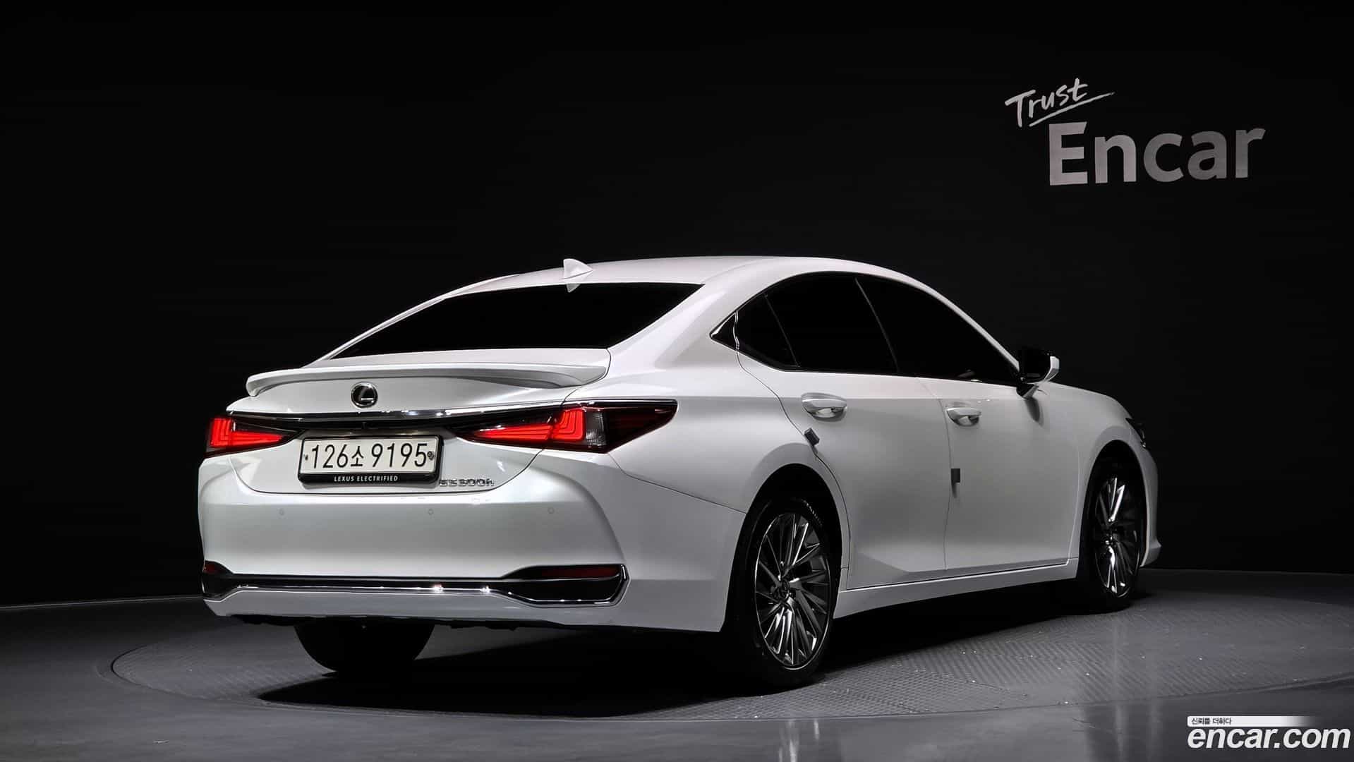 ES Lexus 2023.7-OUTER-002