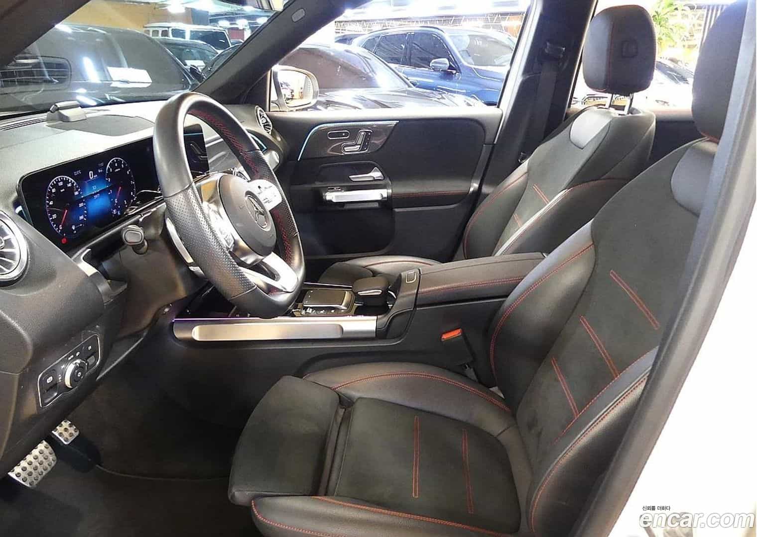 GLB-Class Mercedes-Benz 2023.1-INNER-010