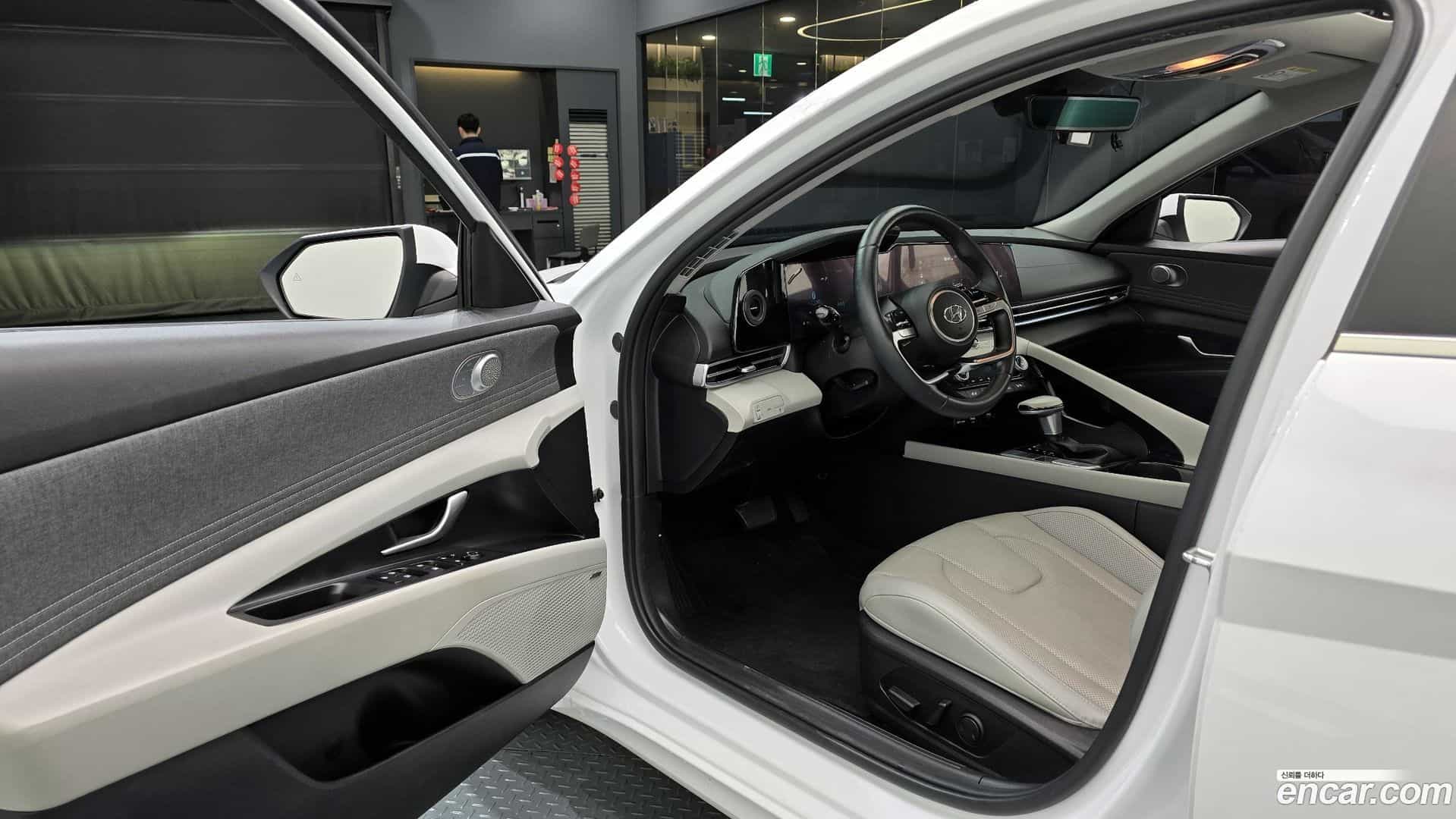 AVANTE Hyundai 2022.0-OPTION-015