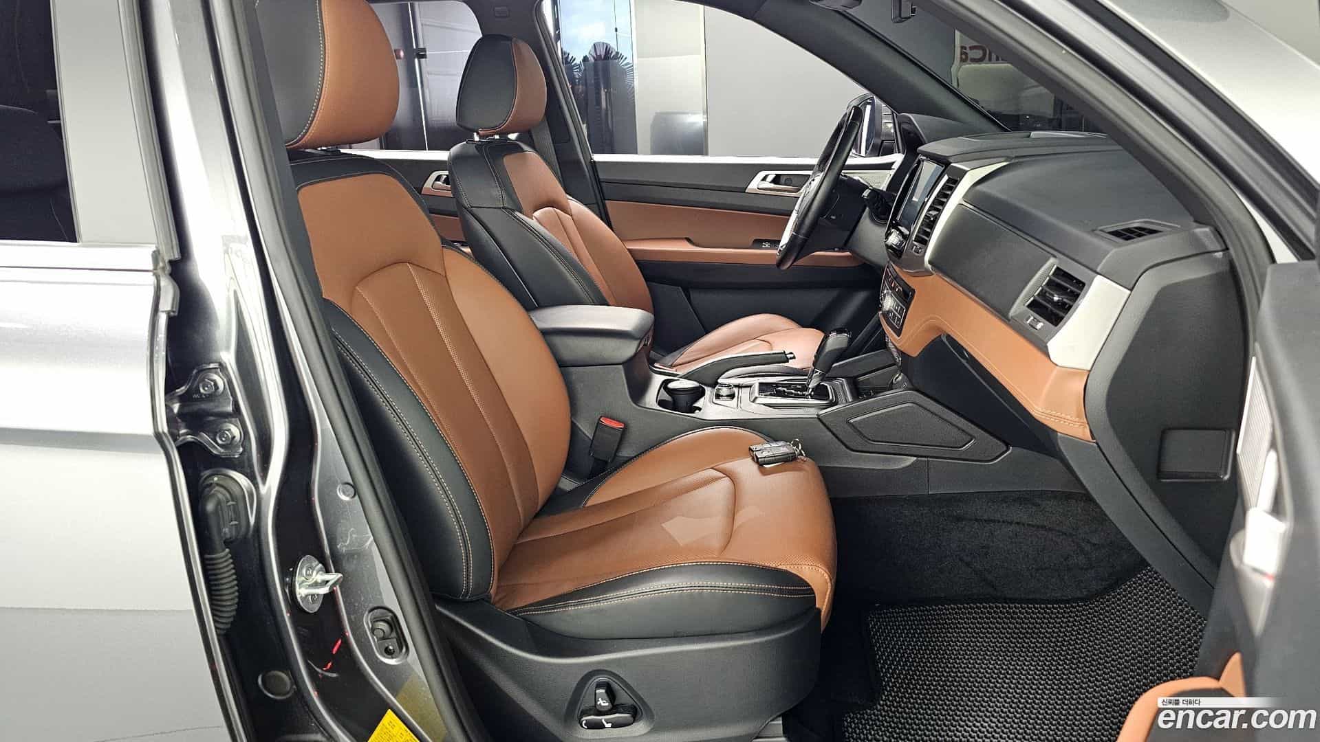 Rexton KG Mobility 2019.0-INNER-010