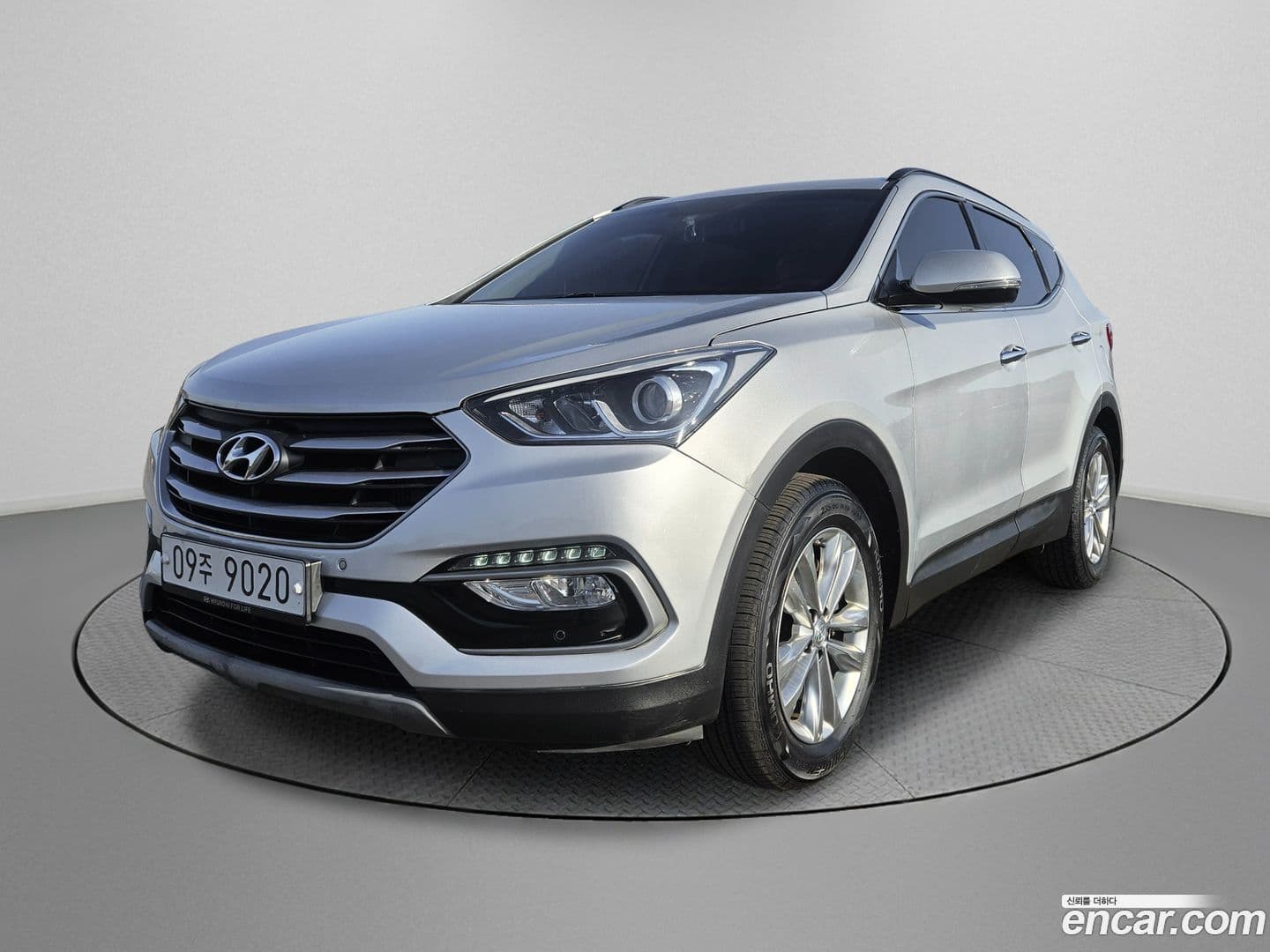 Main__Slider__Photo:Santafe Hyundai 2017.4-0