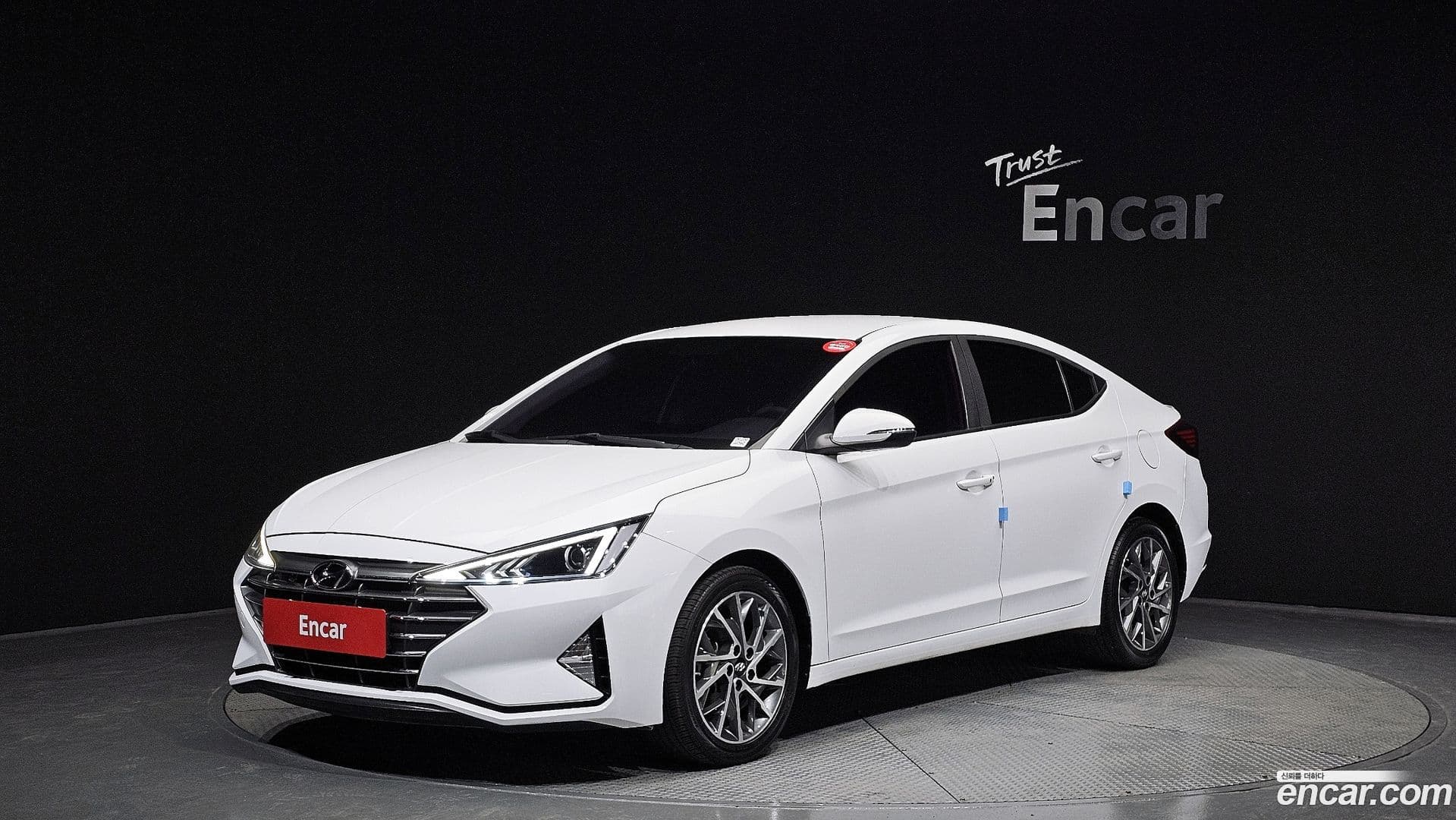 Main__Slider__Photo:AVANTE Hyundai 2019.8-0