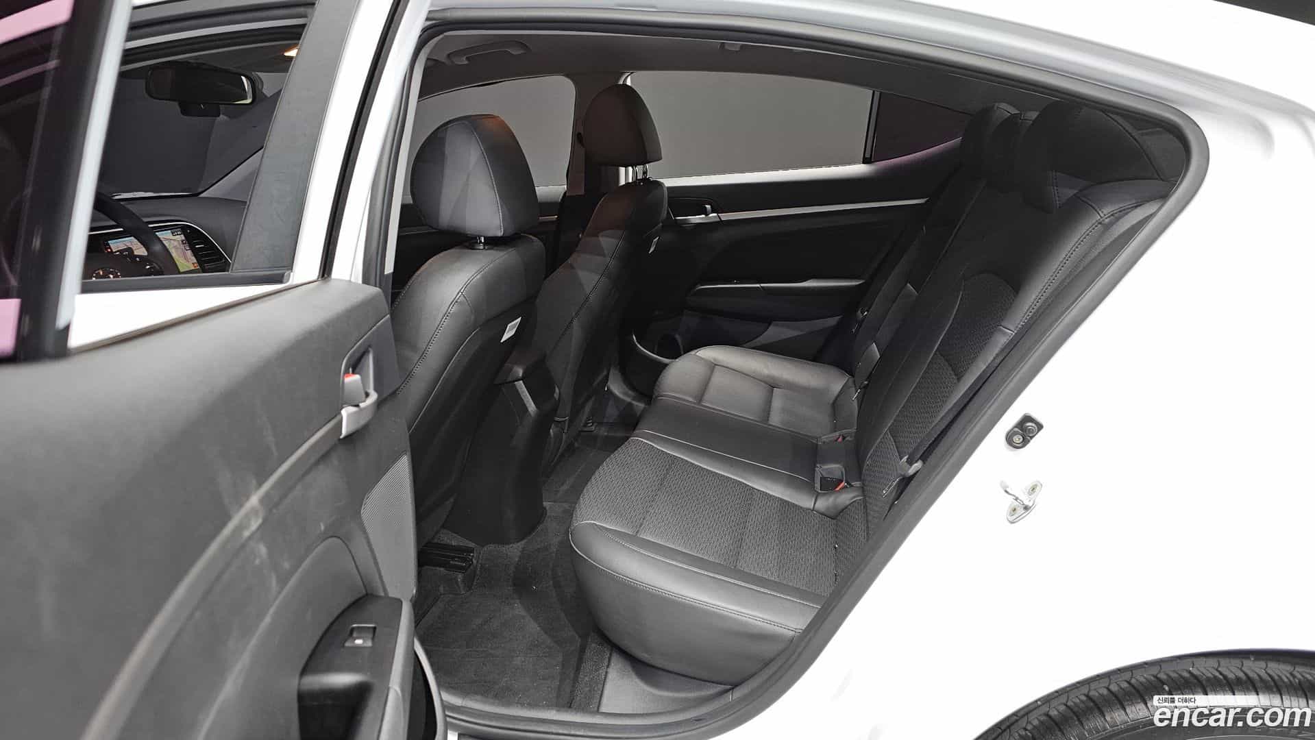 AVANTE Hyundai 2019.8-OPTION-015