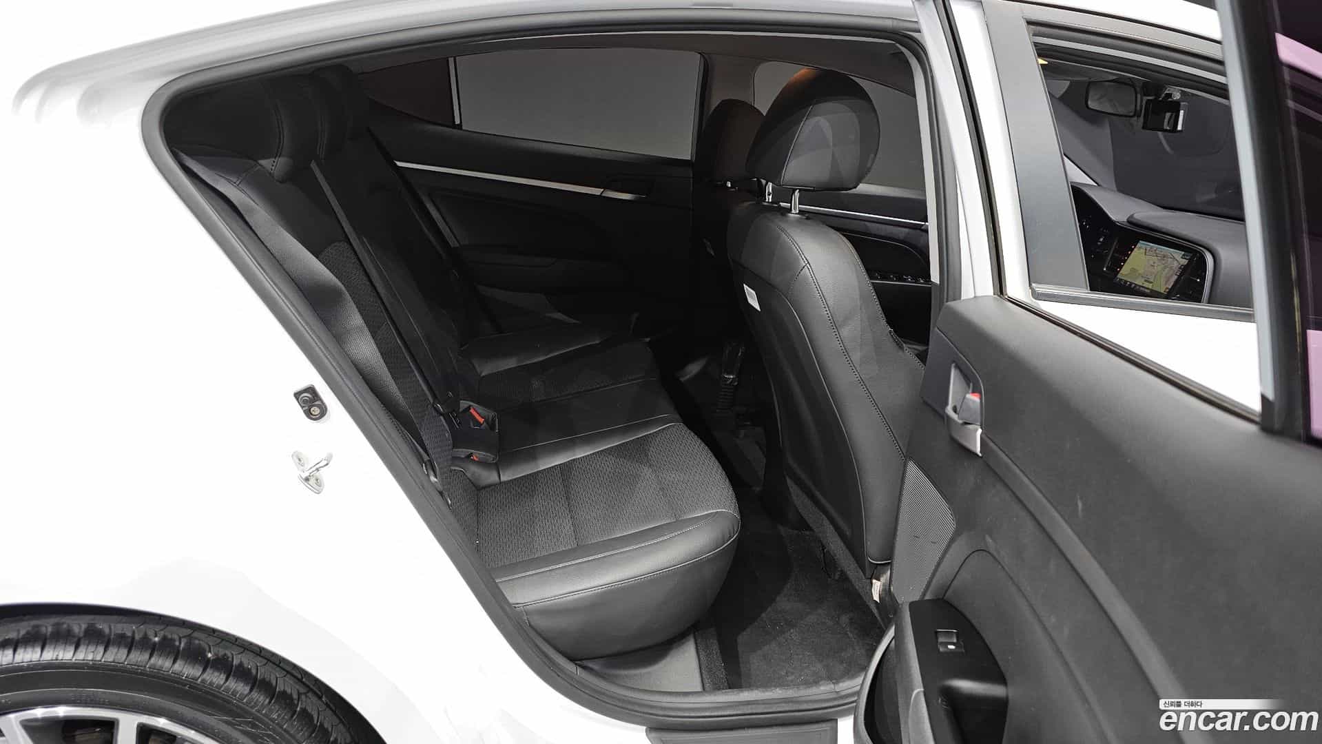 AVANTE Hyundai 2019.8-OPTION-017