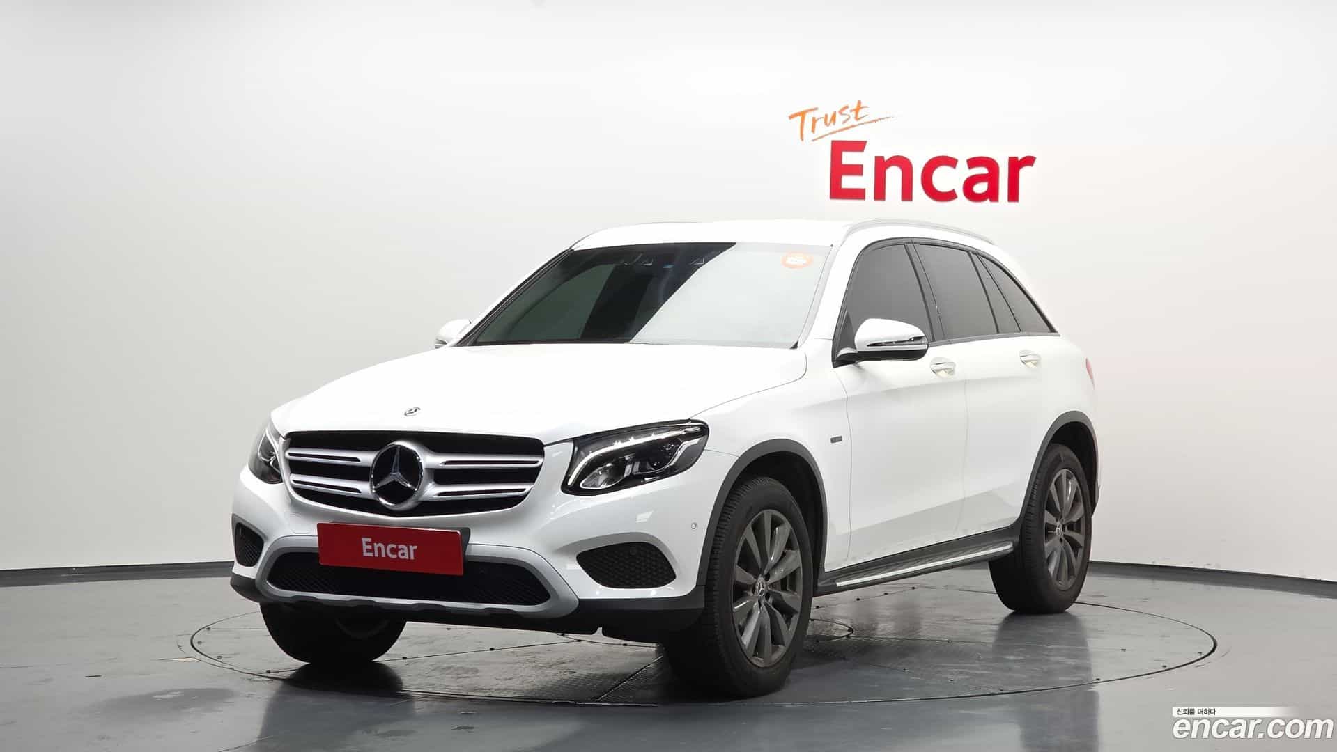 GLC-Class Mercedes-Benz 2018.10-OUTER-001
