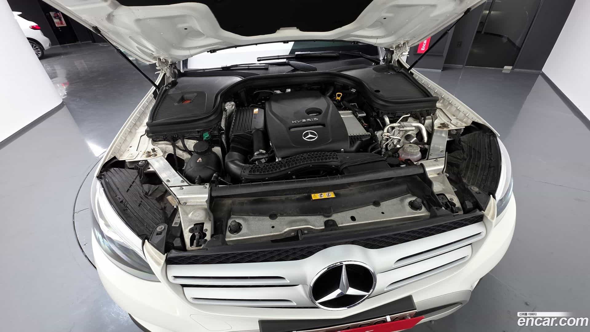 GLC-Class Mercedes-Benz 2018.10-INNER-006