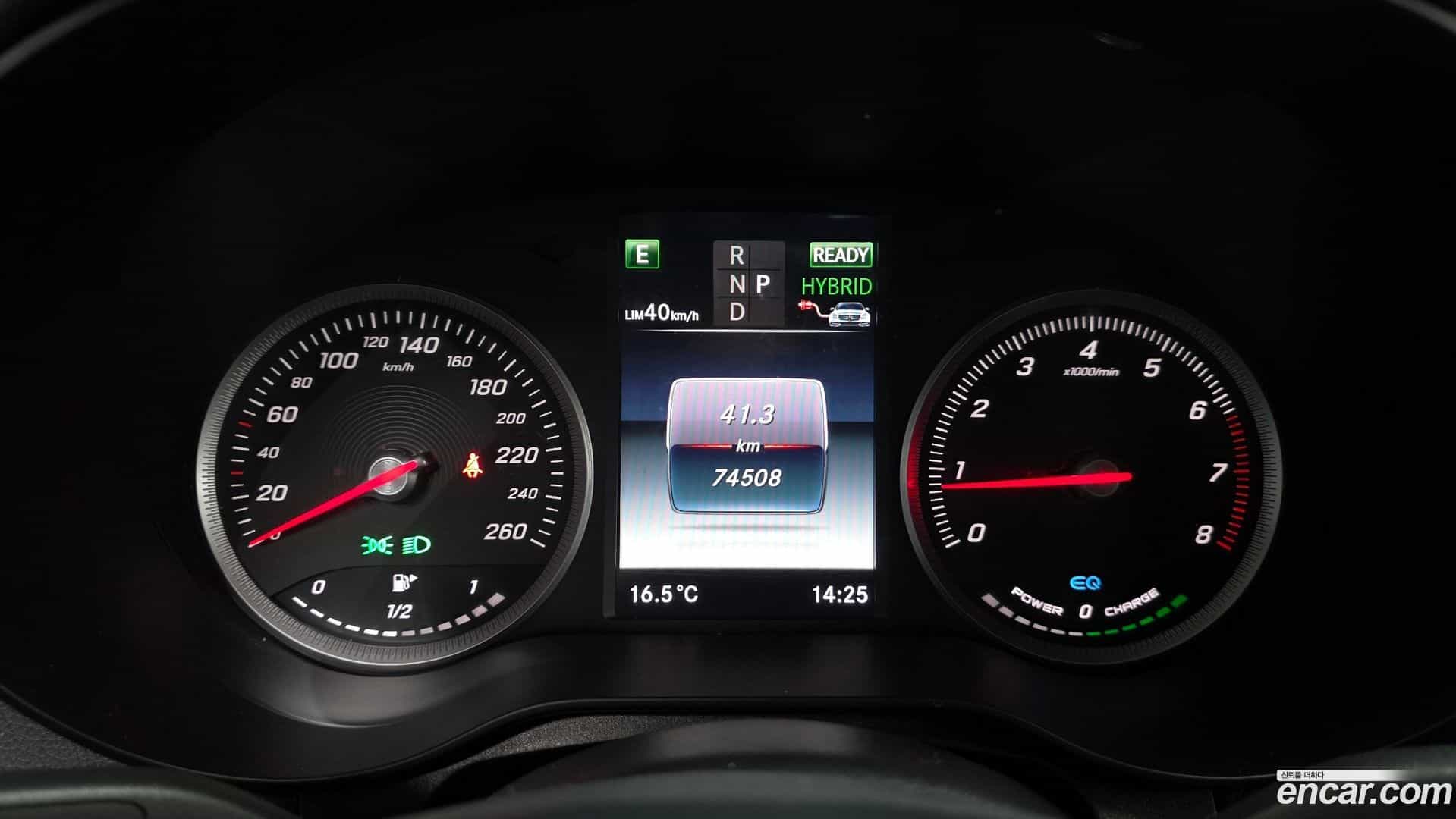 GLC-Class Mercedes-Benz 2018.10-INNER-008