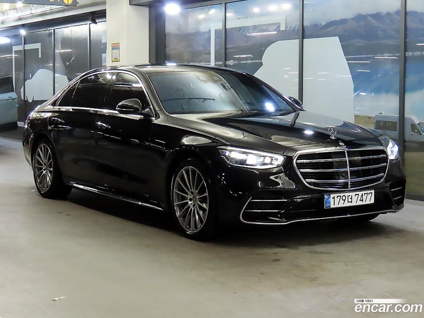 Main__Slider__Photo:S-Class Mercedes-Benz 2021.10-0