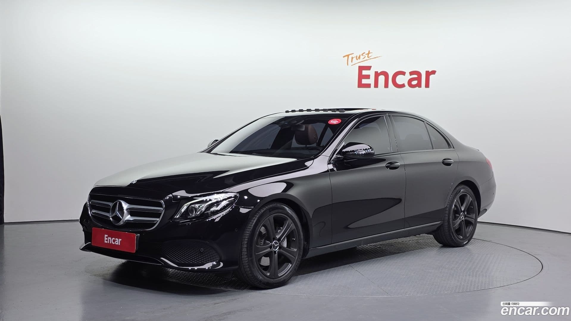 Main__Slider__Photo:E-Class Mercedes-Benz 2017.4-0