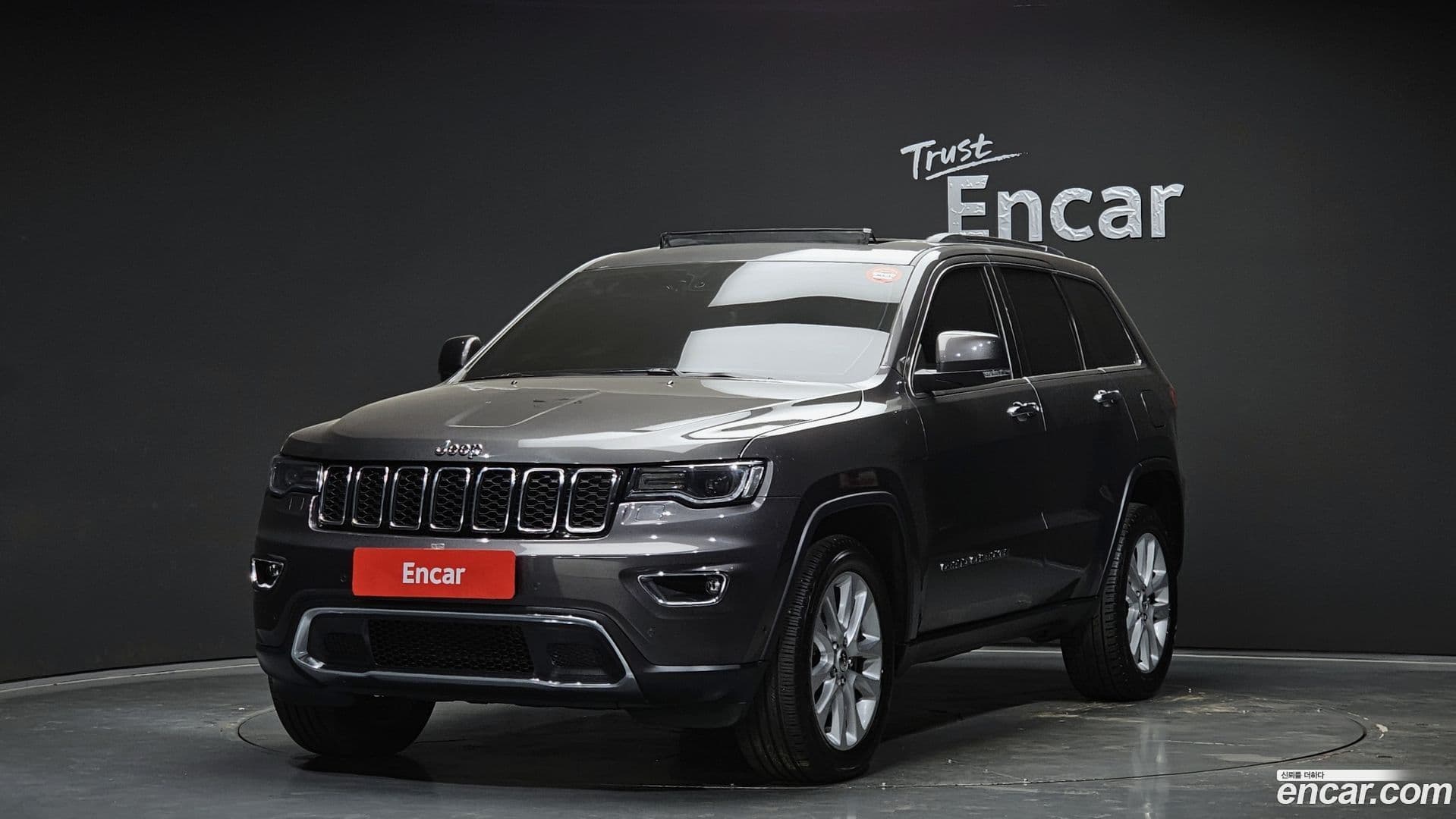 Main__Slider__Photo:Cherokee Jeep 2017.7-0