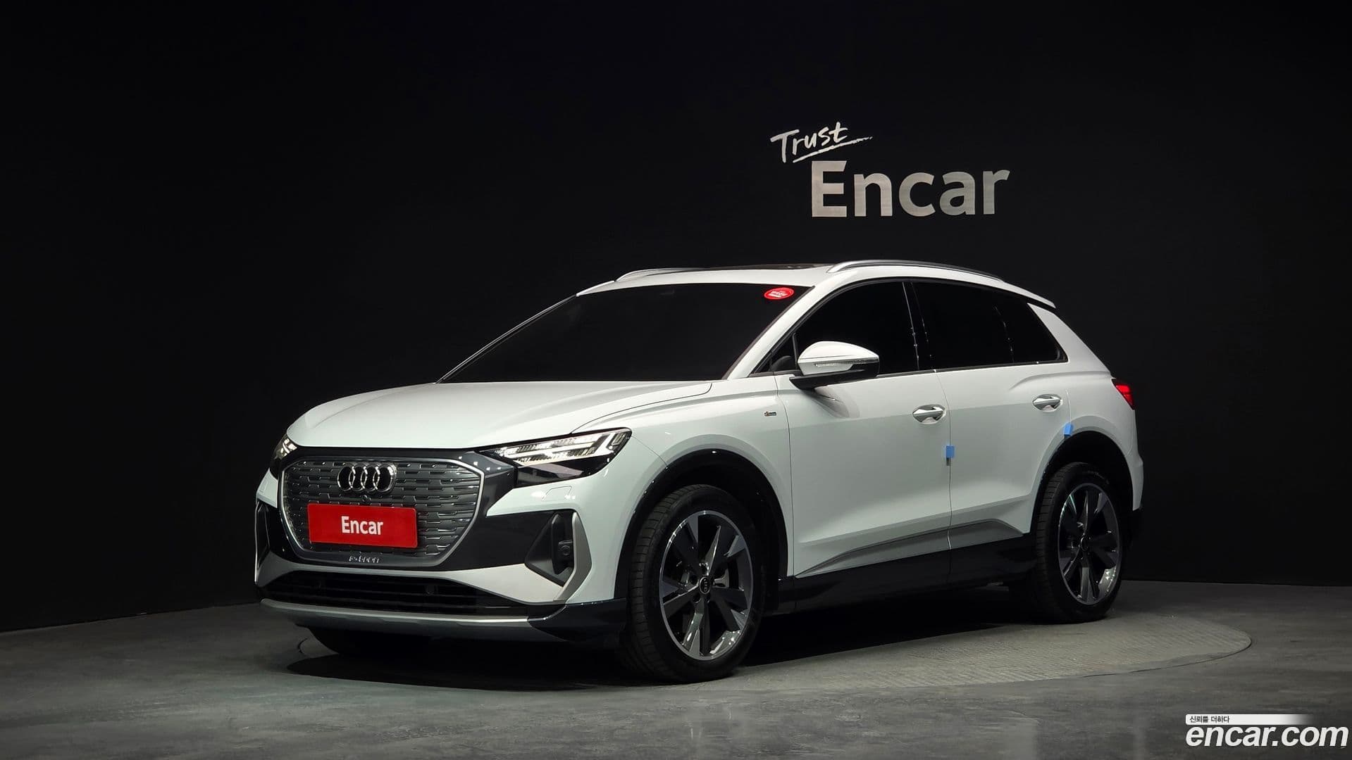 Main__Slider__Photo:Q4 e-tron Audi 2023.11-0