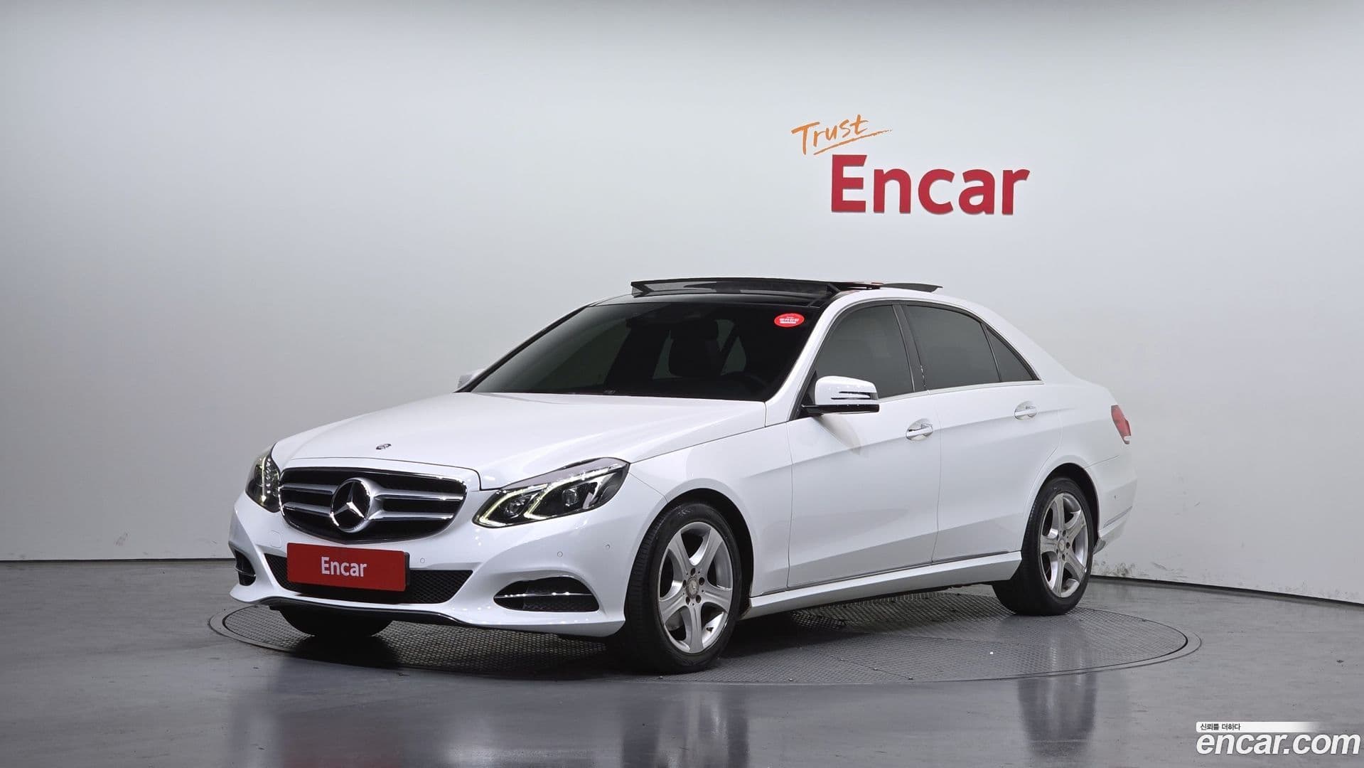 Main__Slider__Photo:E-Class Mercedes-Benz 2013.11-0